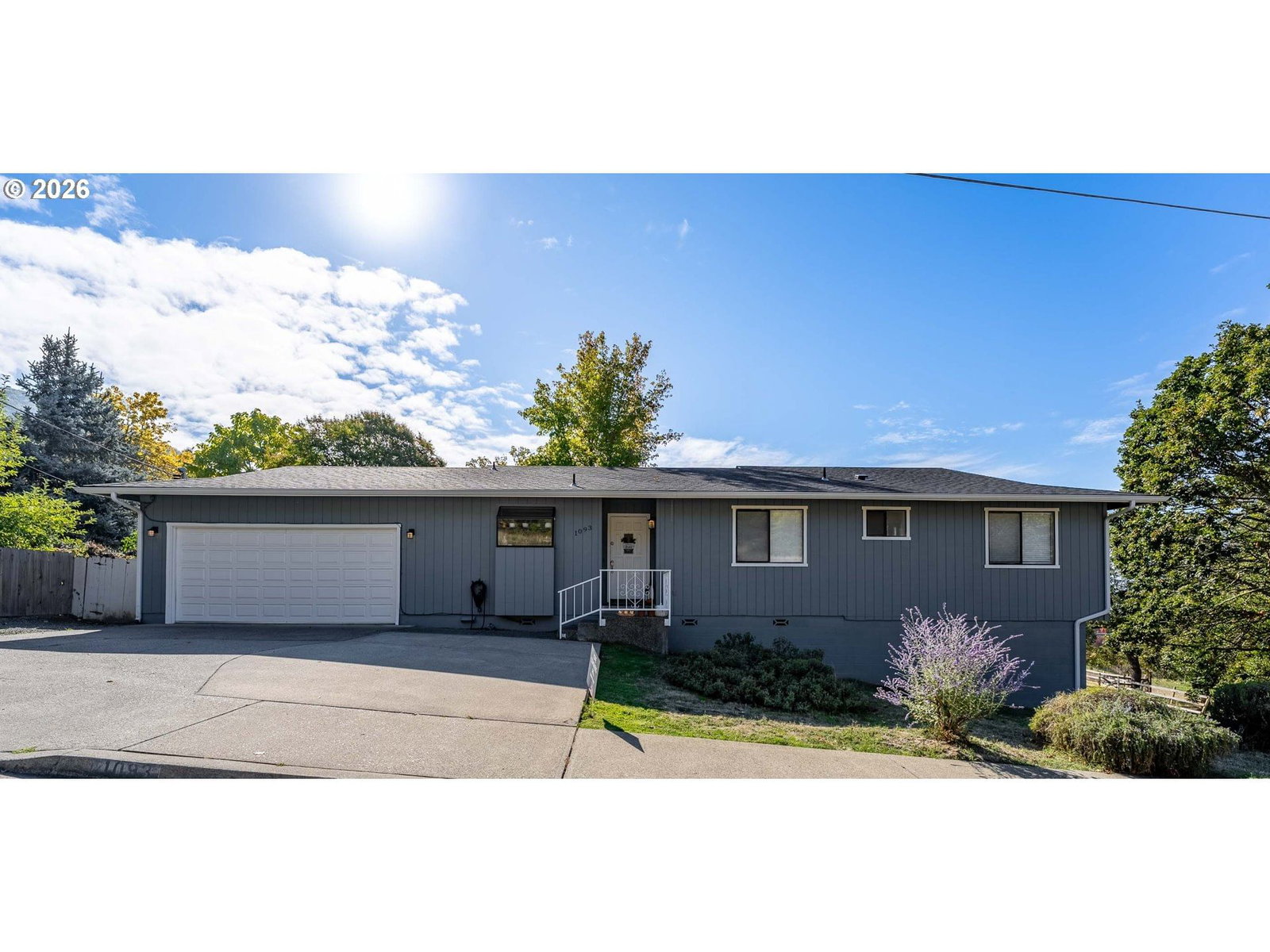 Primary listing photo, 1093 HILLCREST DR, Grants Pass, OR, 97526