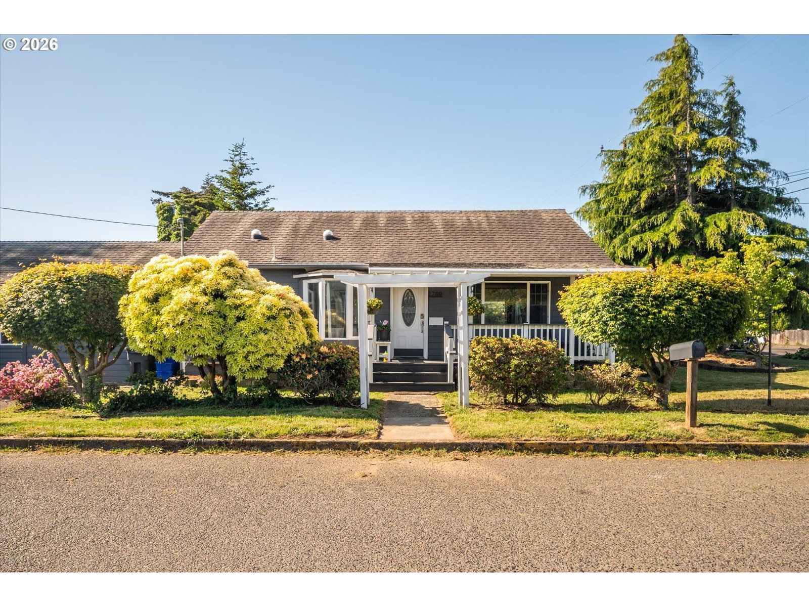 Listing photo 1 of 6