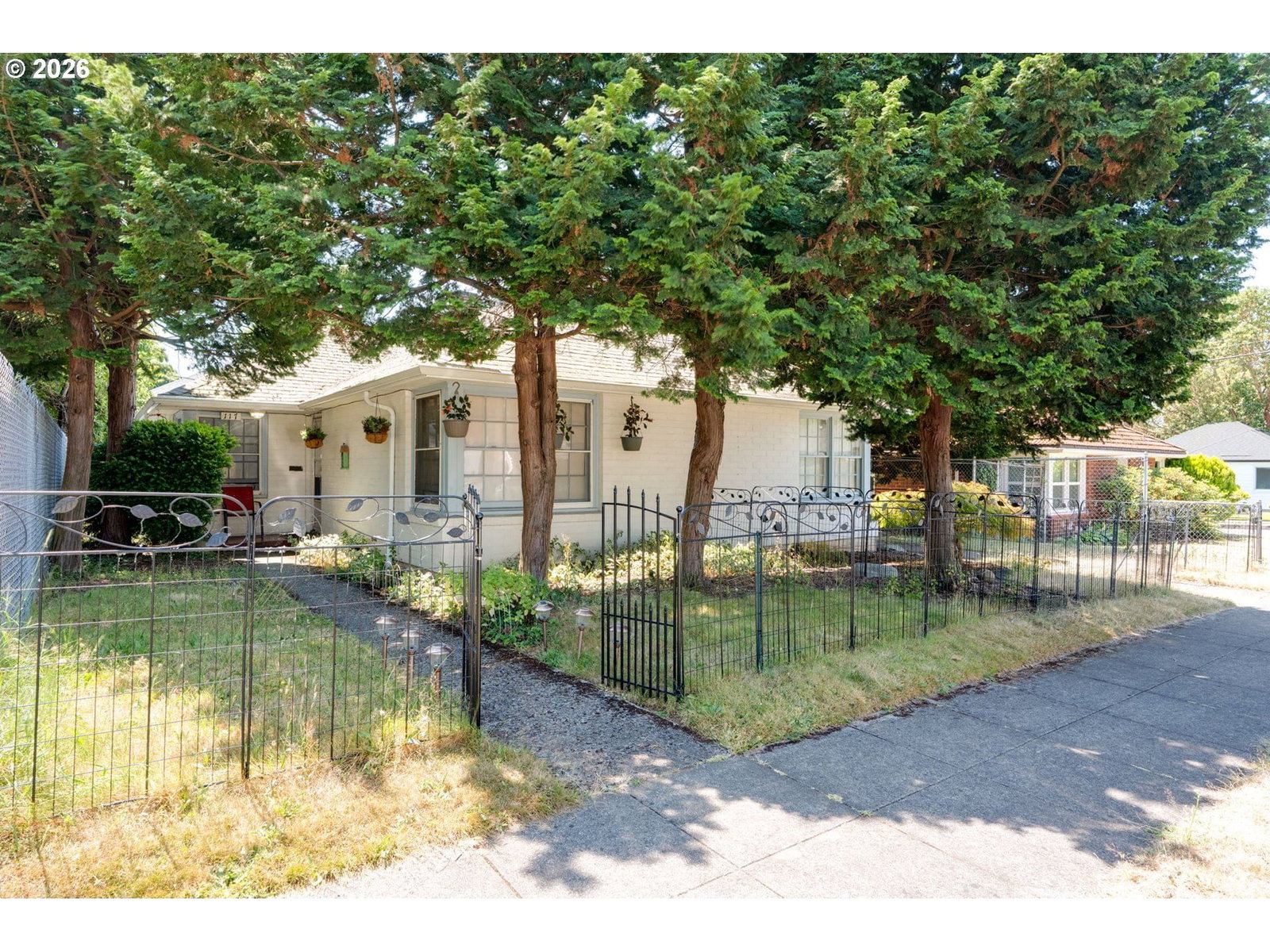 Listing photo 1 of 6