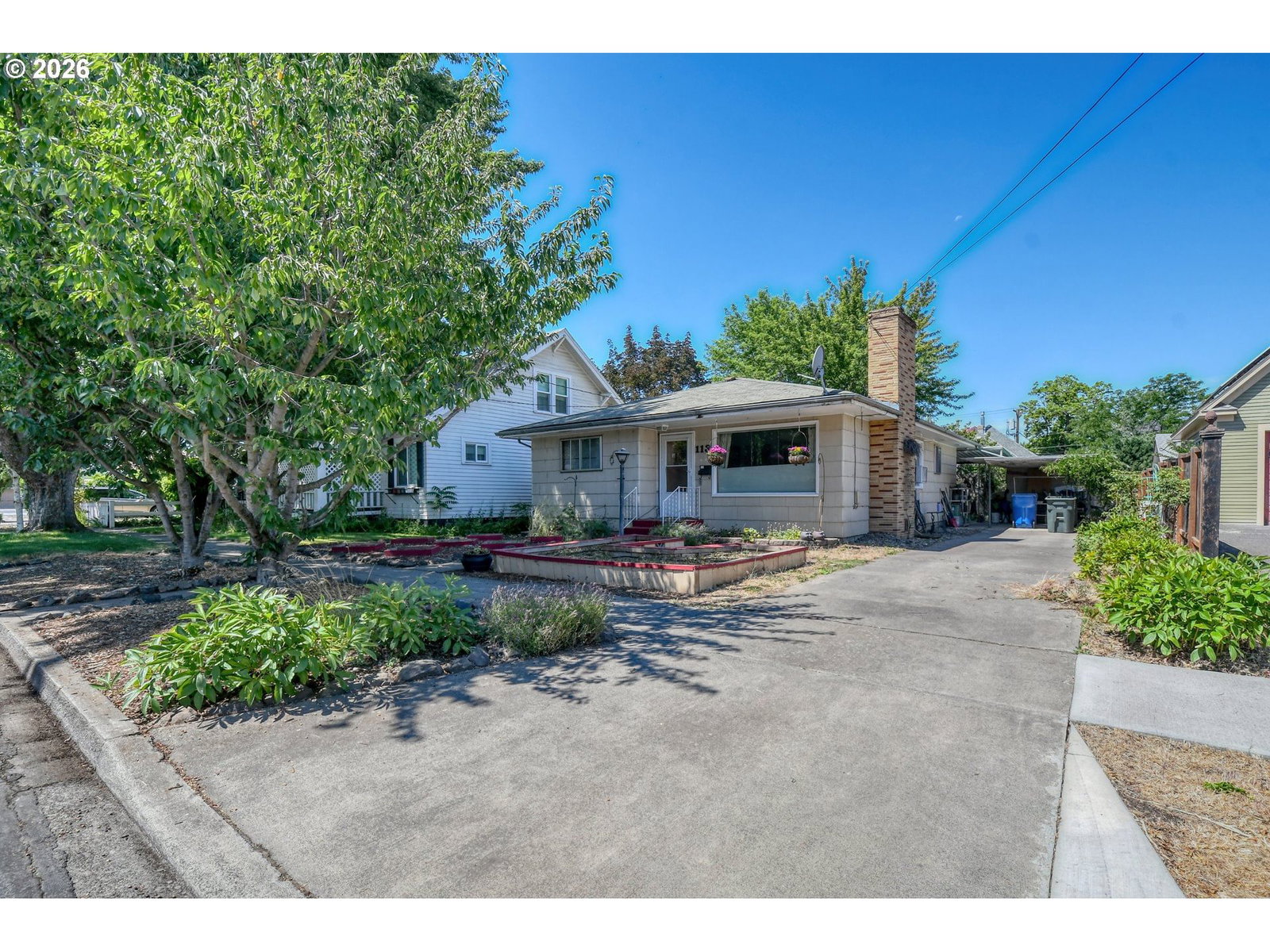 Listing photo 1 of 6