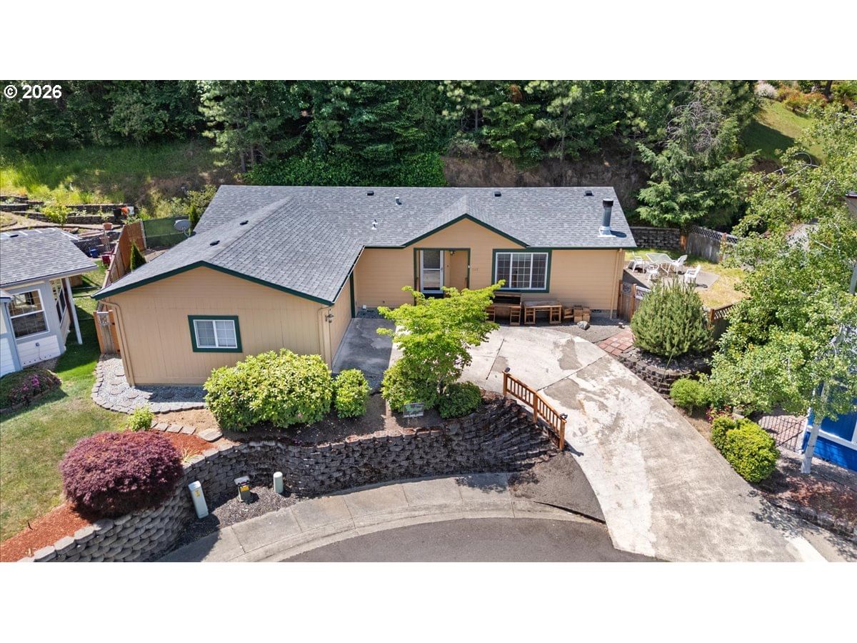 Listing photo 1 of 6