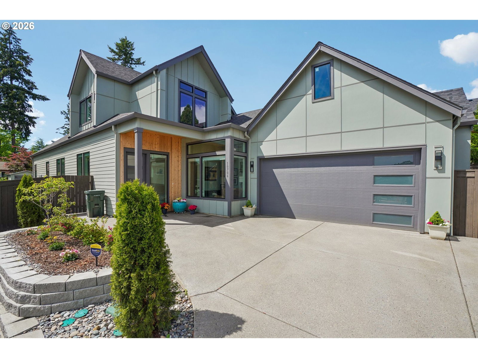 Listing photo 1 of 6