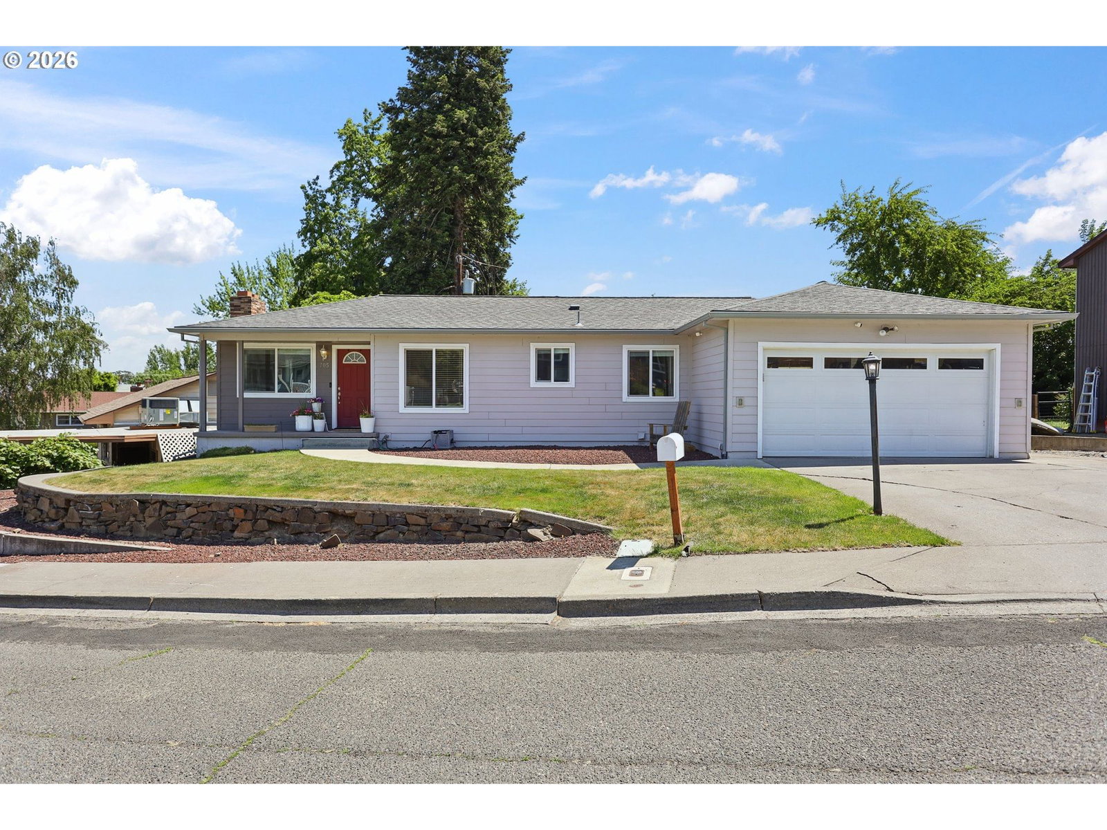 Listing photo 1 of 6