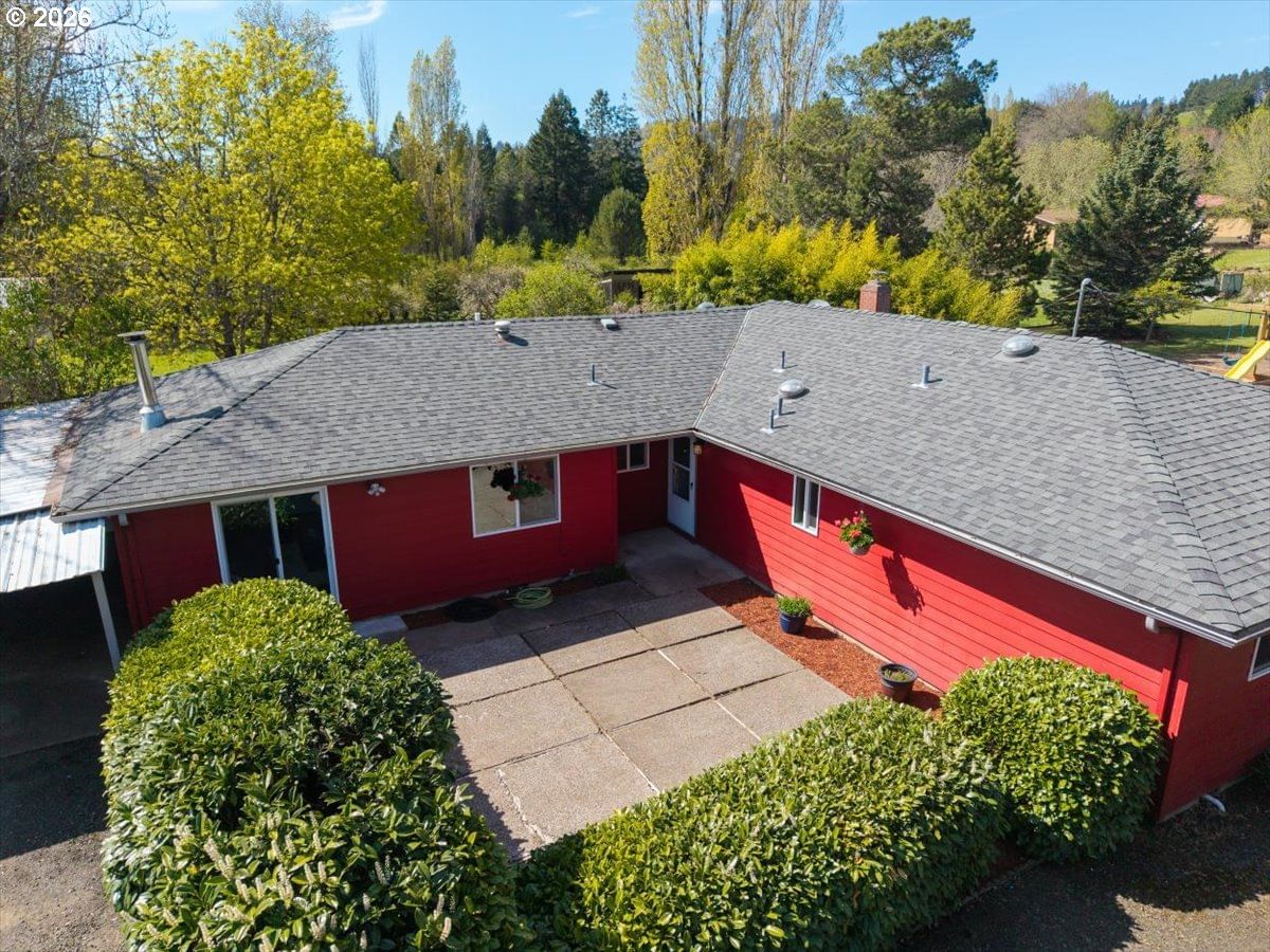Listing photo 1 of 6