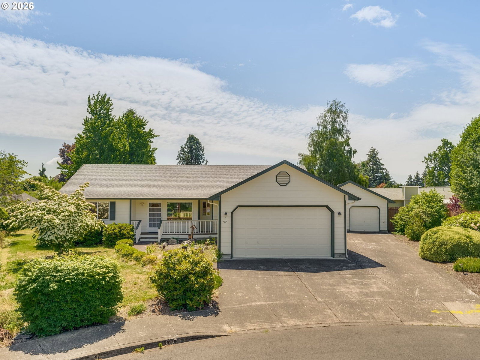 Listing photo 1 of 6