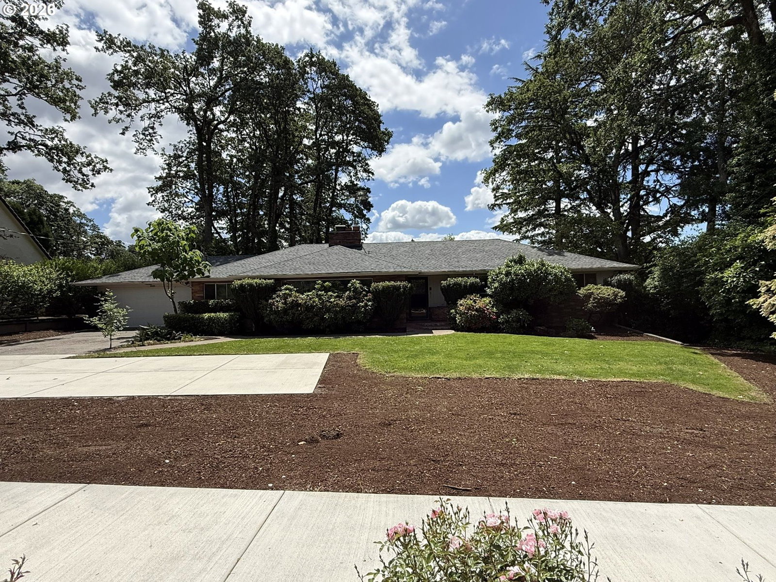 Listing photo 1 of 6