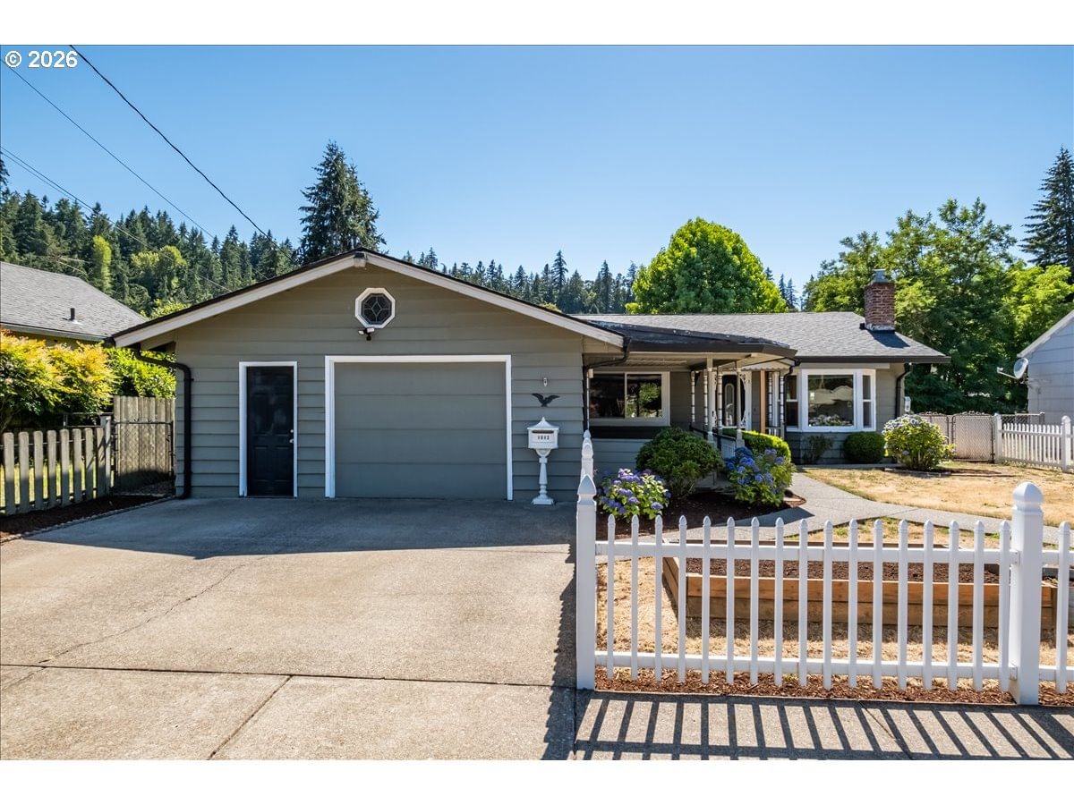 Listing photo 1 of 6