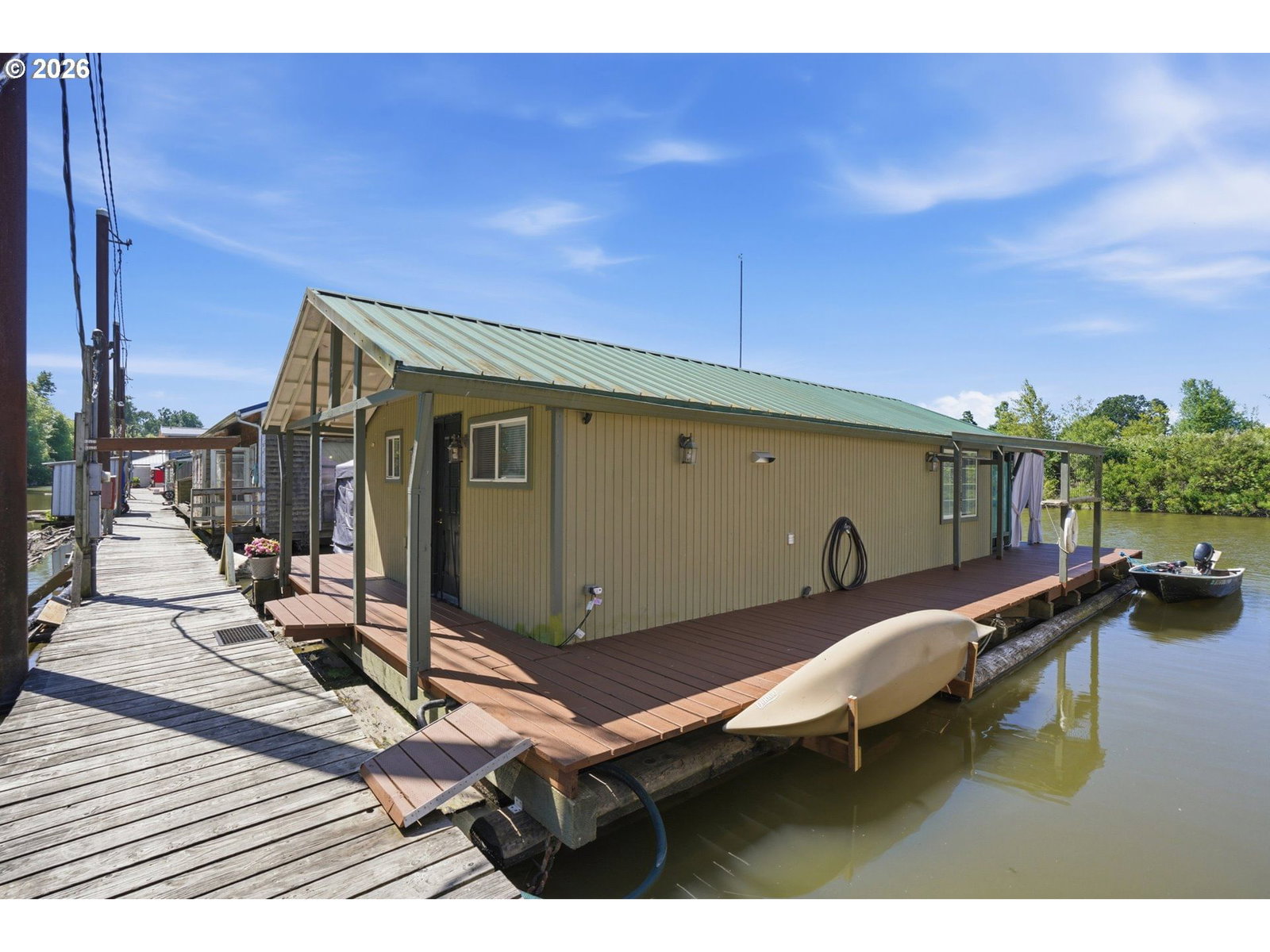 Listing photo 1 of 6