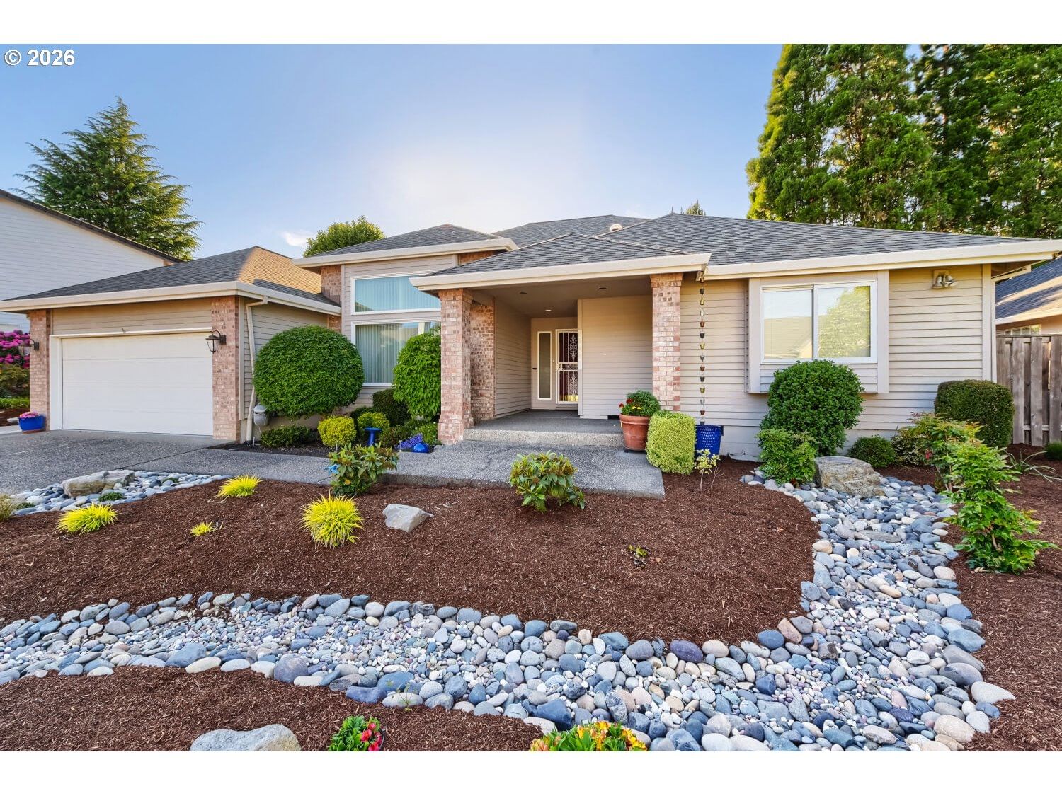 Listing photo 1 of 6