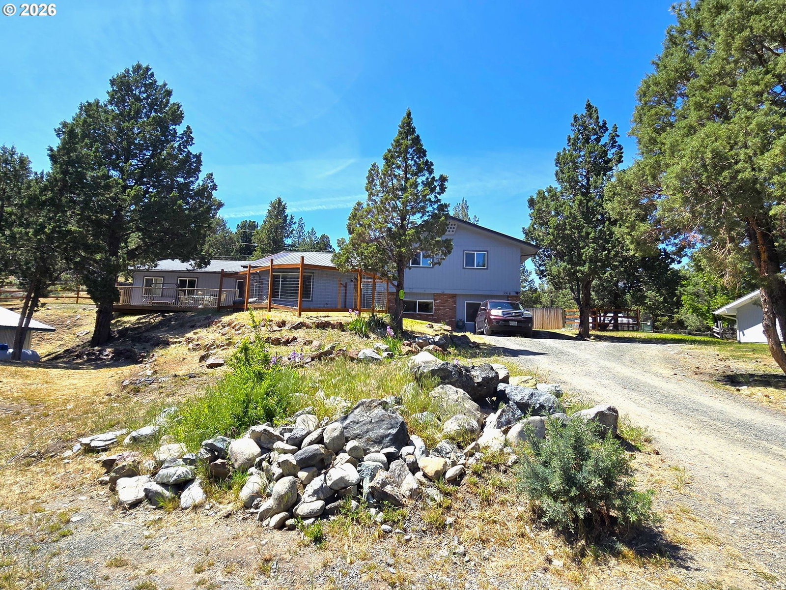 Listing photo 1 of 6