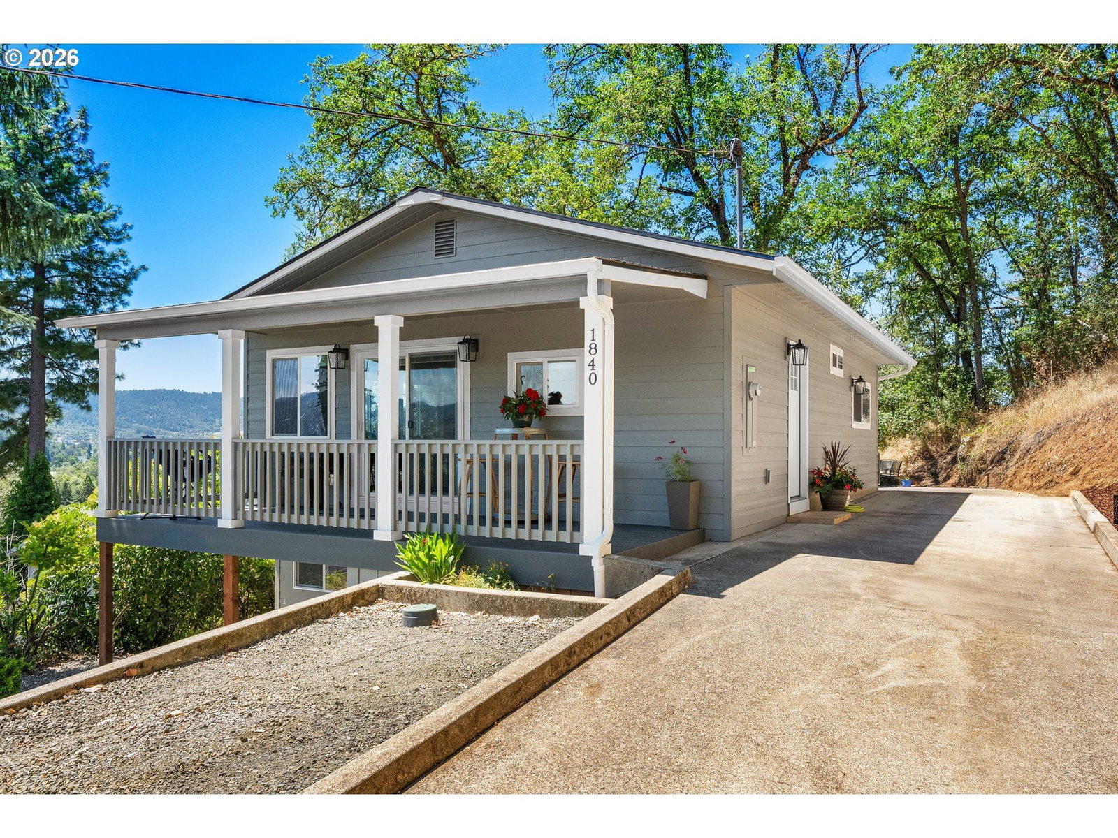 Listing photo 1 of 6