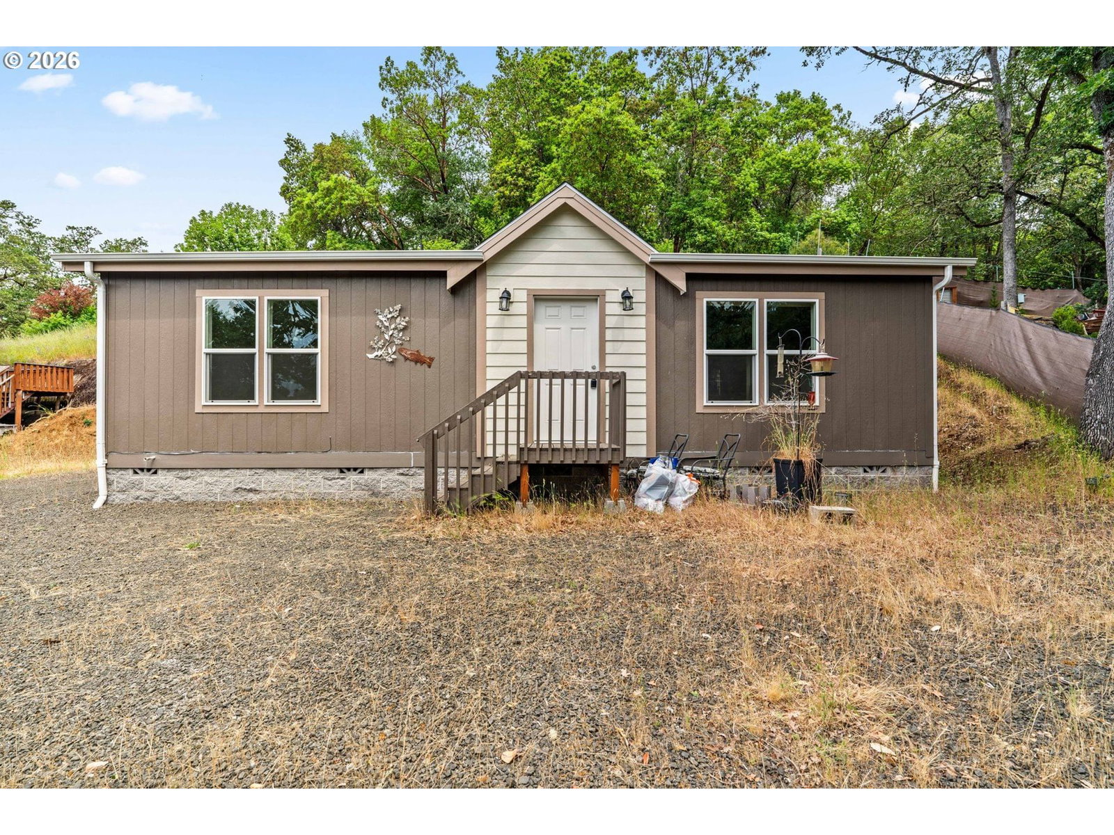 Listing photo 1 of 6
