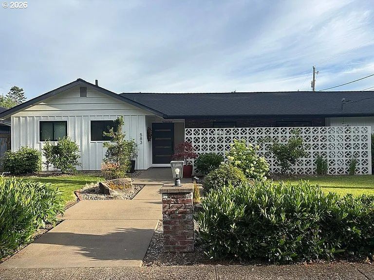 Listing photo 1 of 6
