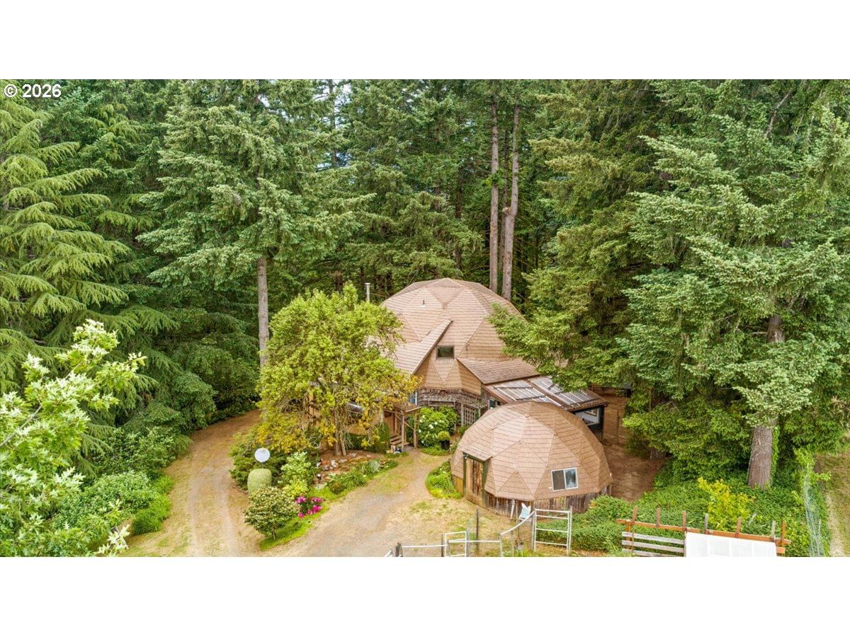 Listing photo 1 of 6