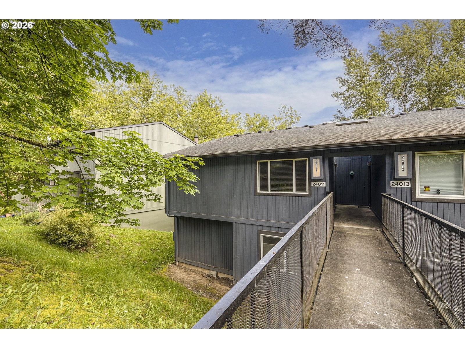 Listing photo 1 of 6