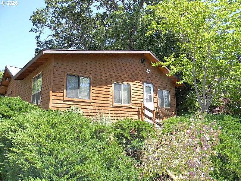 Listing photo 1 of 6