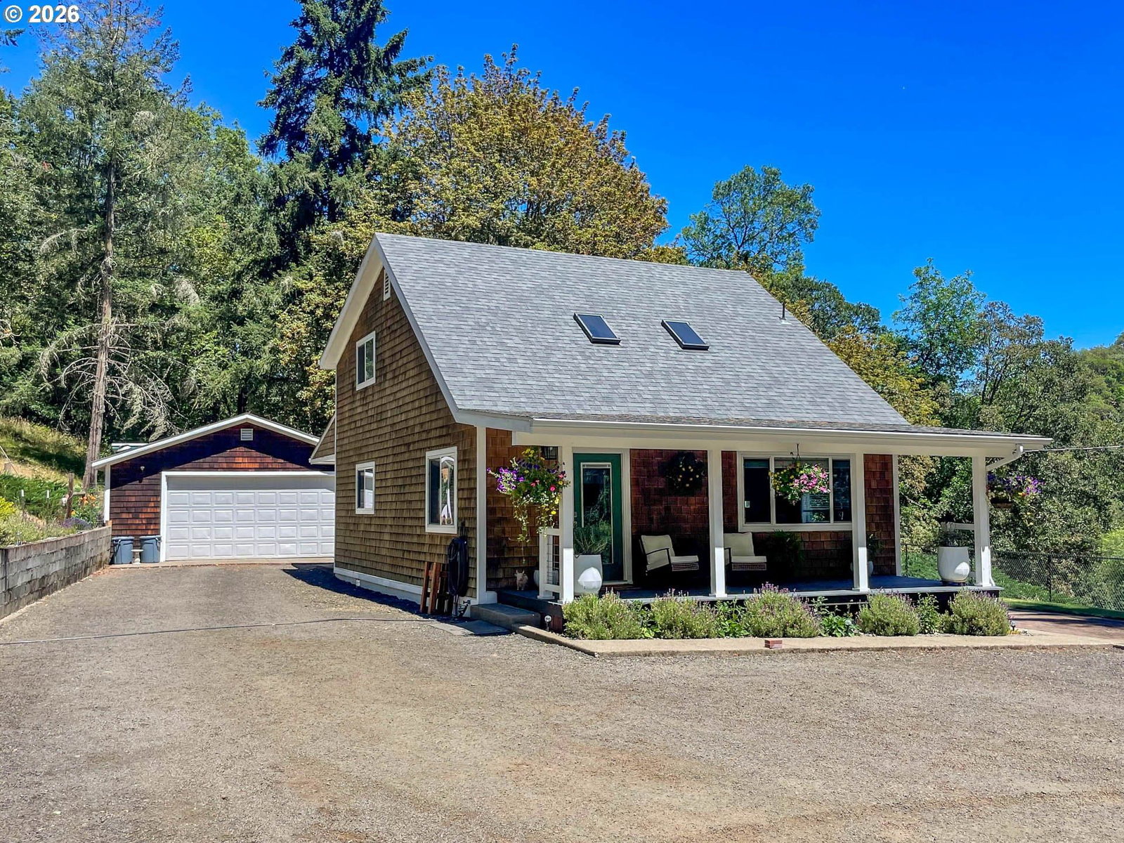 Listing photo 1 of 6