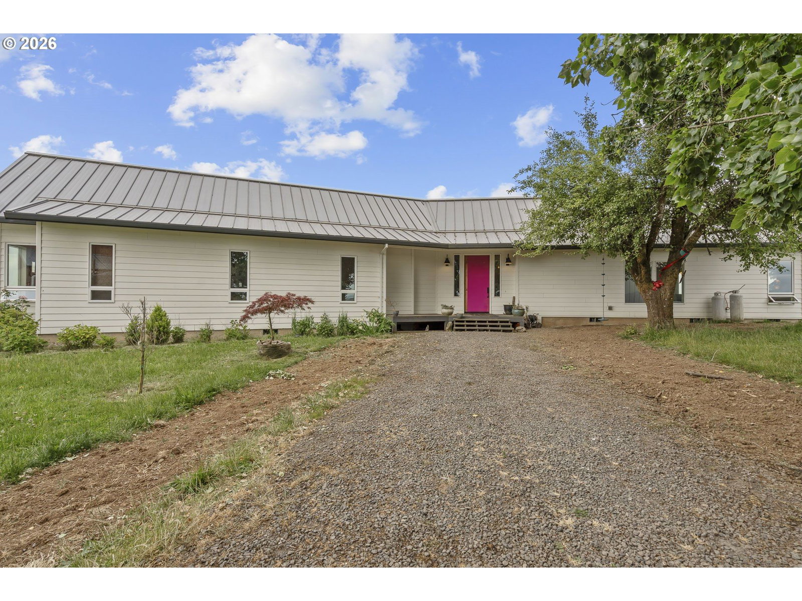 Listing photo 1 of 6