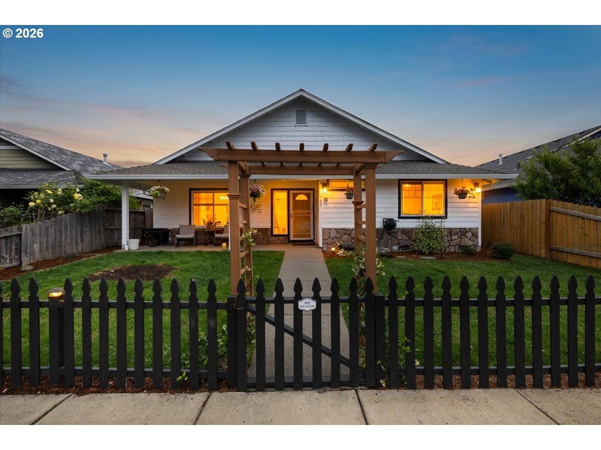 Primary listing photo, 127 SW VICKI LN, Grants Pass, OR, 97526