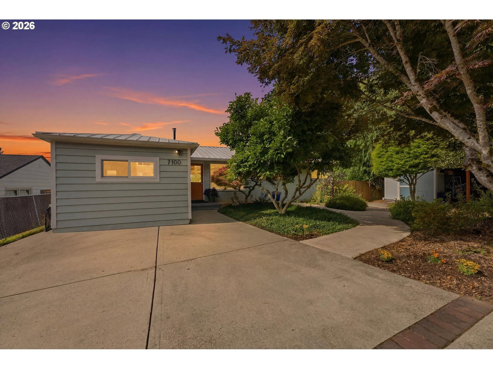 Listing photo 1 of 6
