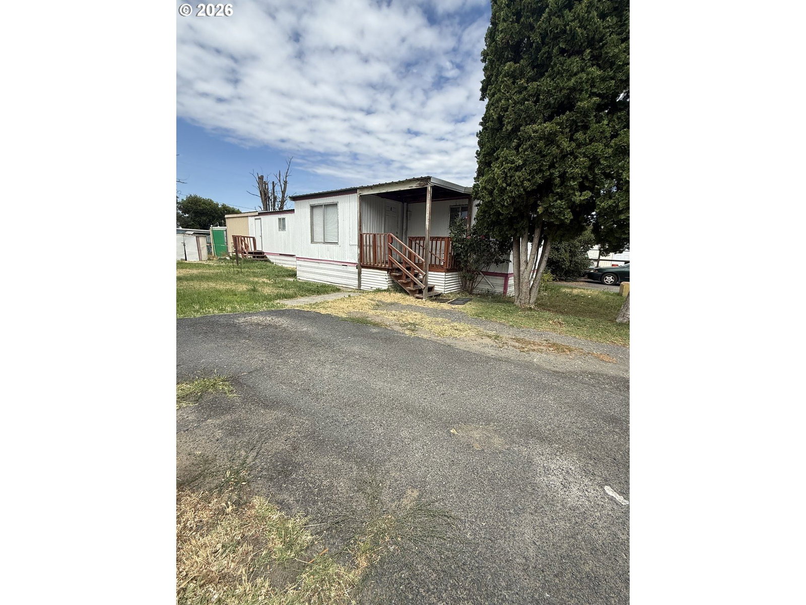 Listing photo 1 of 6