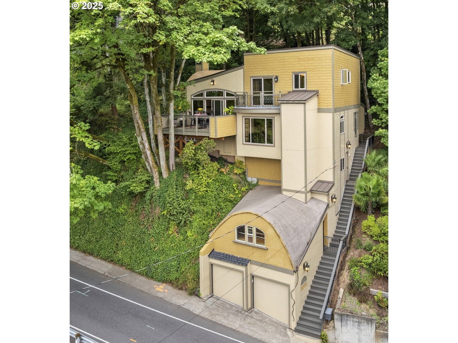 Primary listing photo, 6521 S CORBETT AVE, Portland, OR, 97239