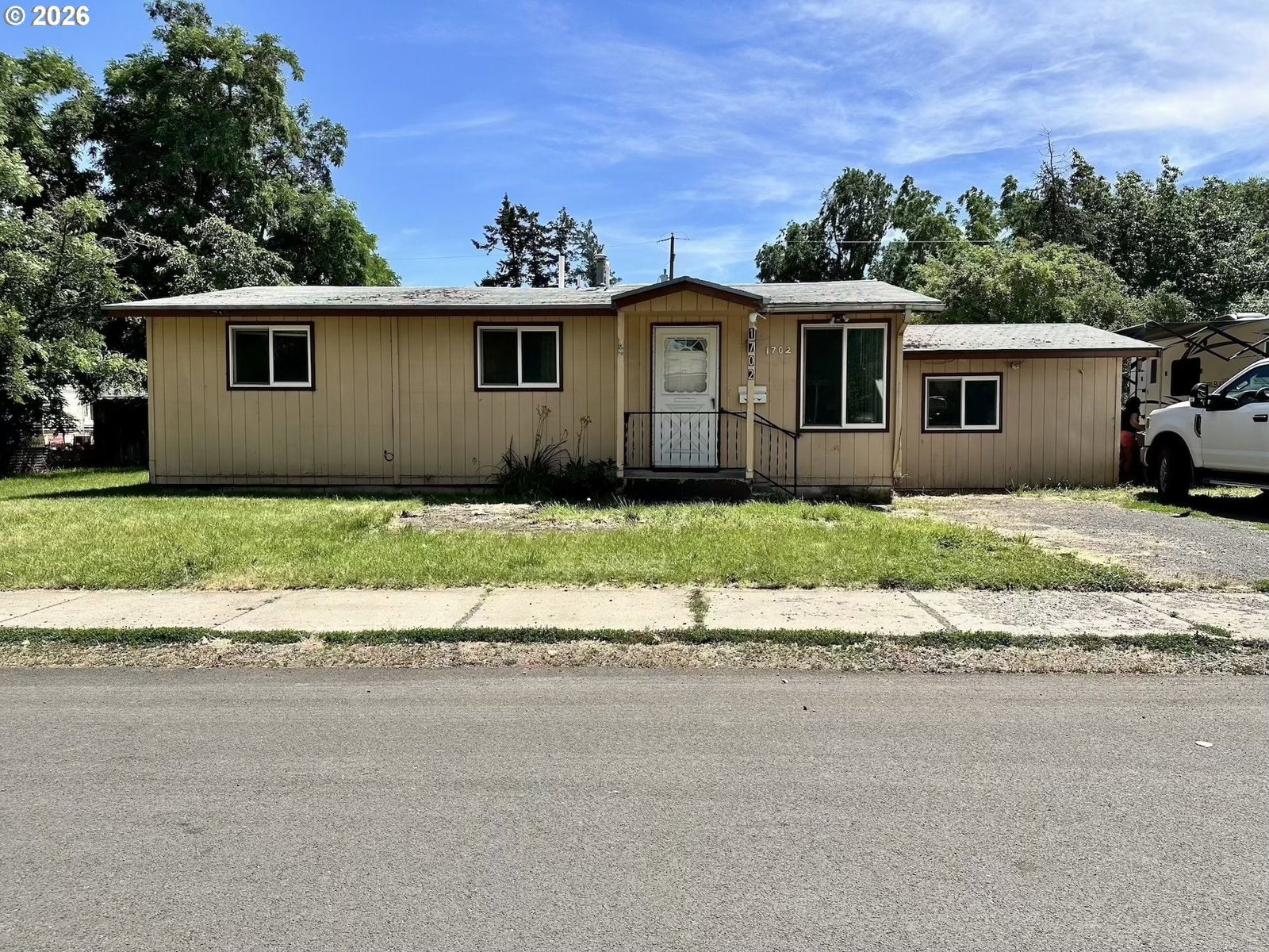 Listing photo 1 of 6