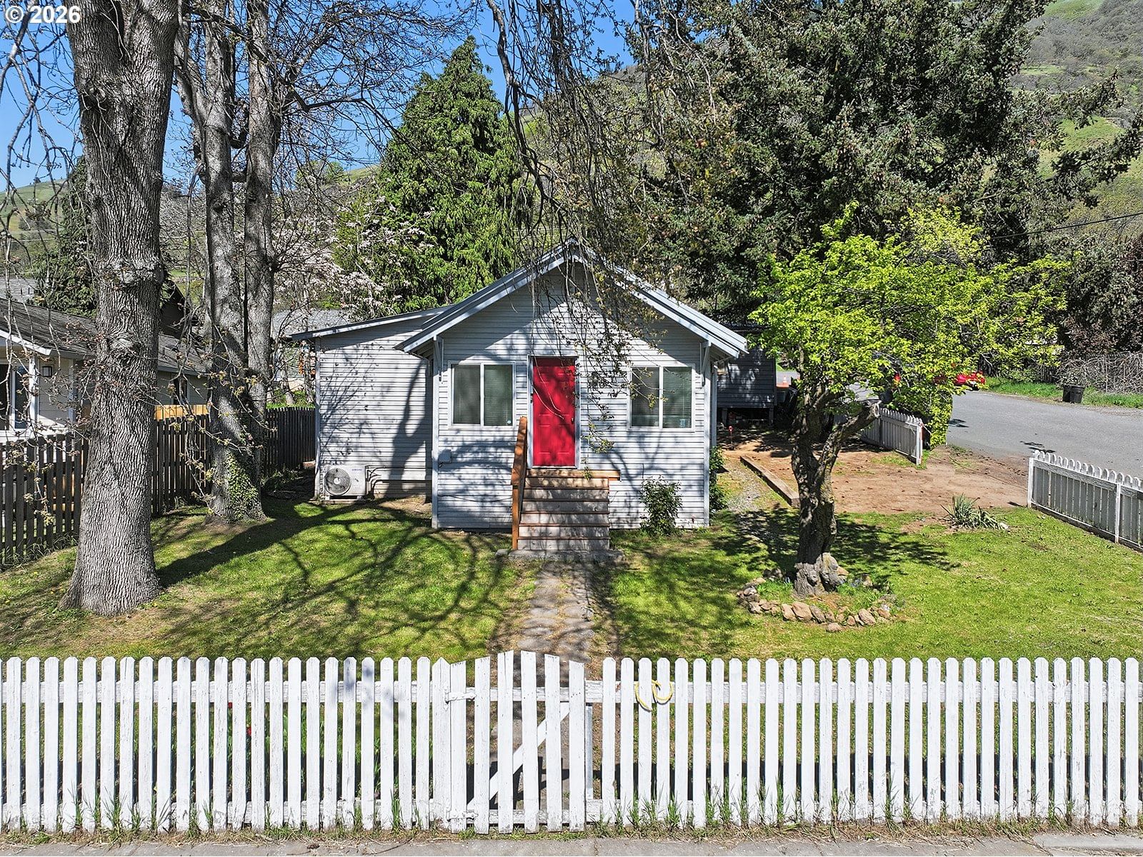 Listing photo 1 of 6