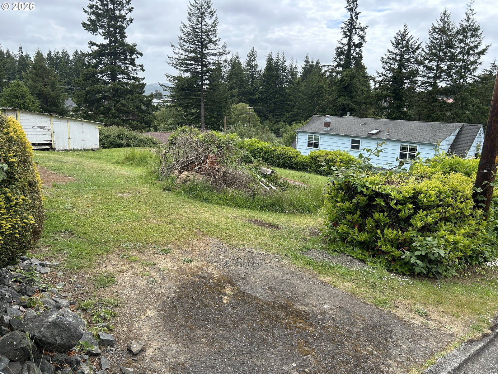 Listing photo 1 of 2