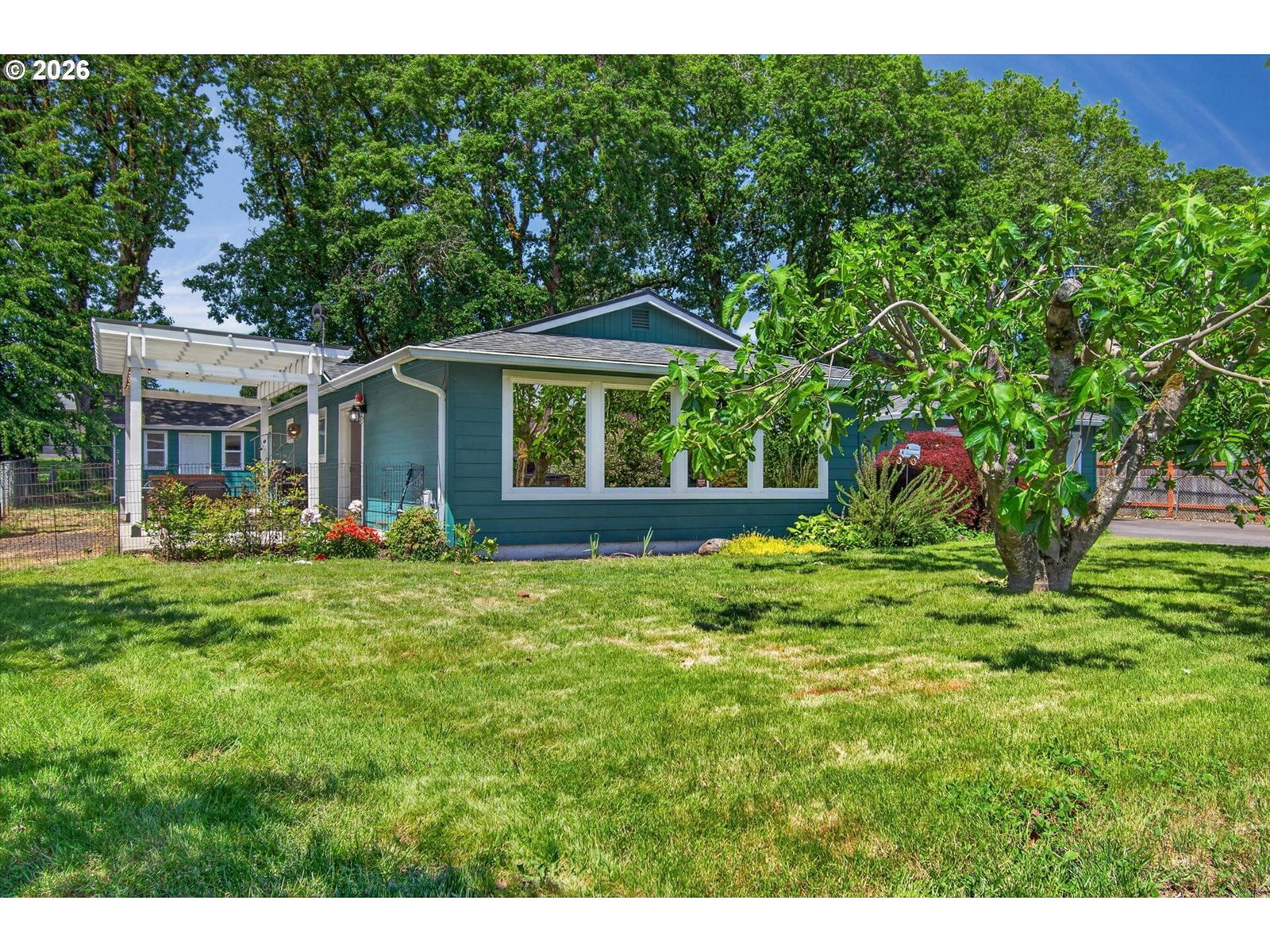 Listing photo 1 of 6