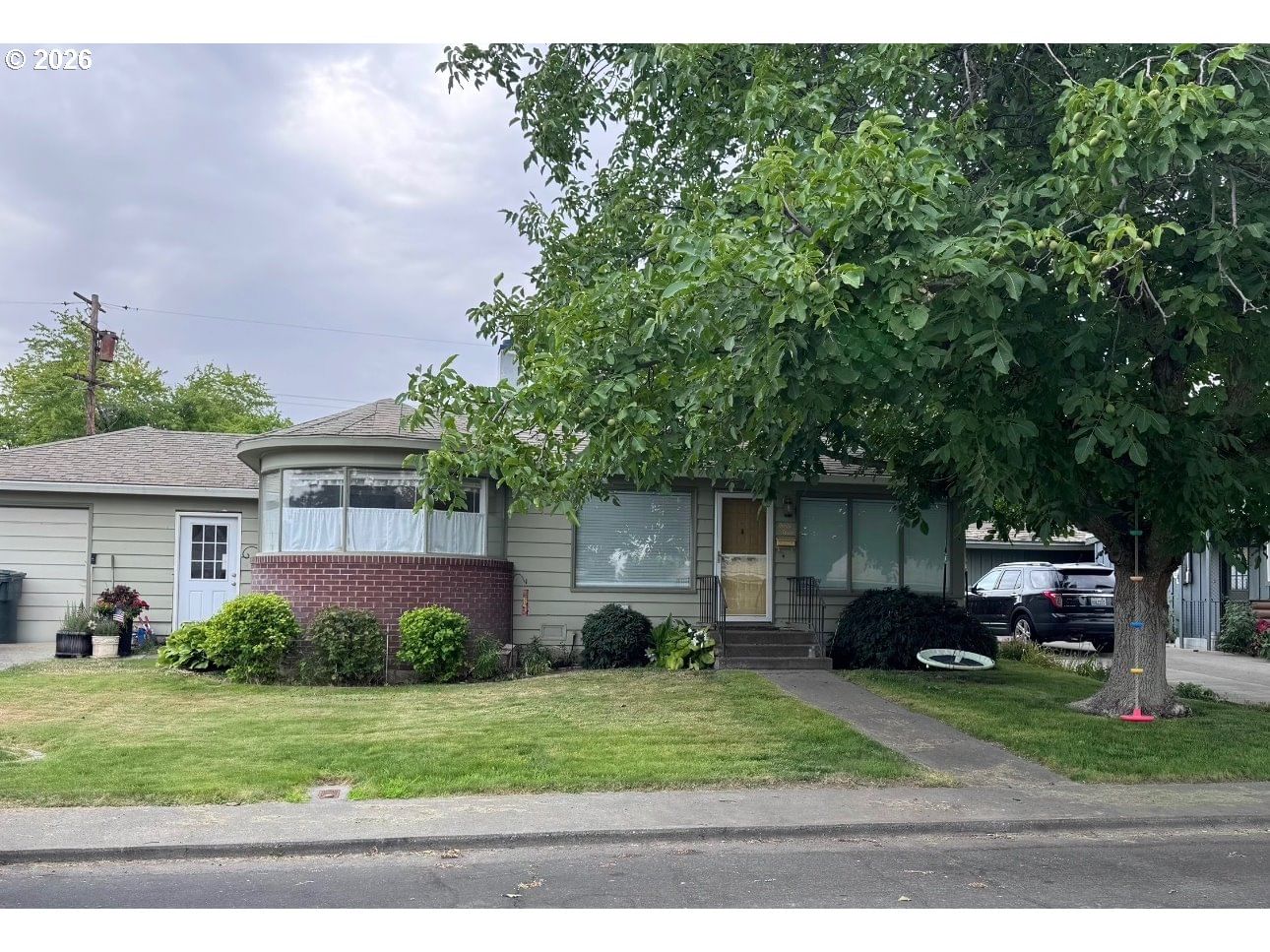 Listing photo 1 of 2