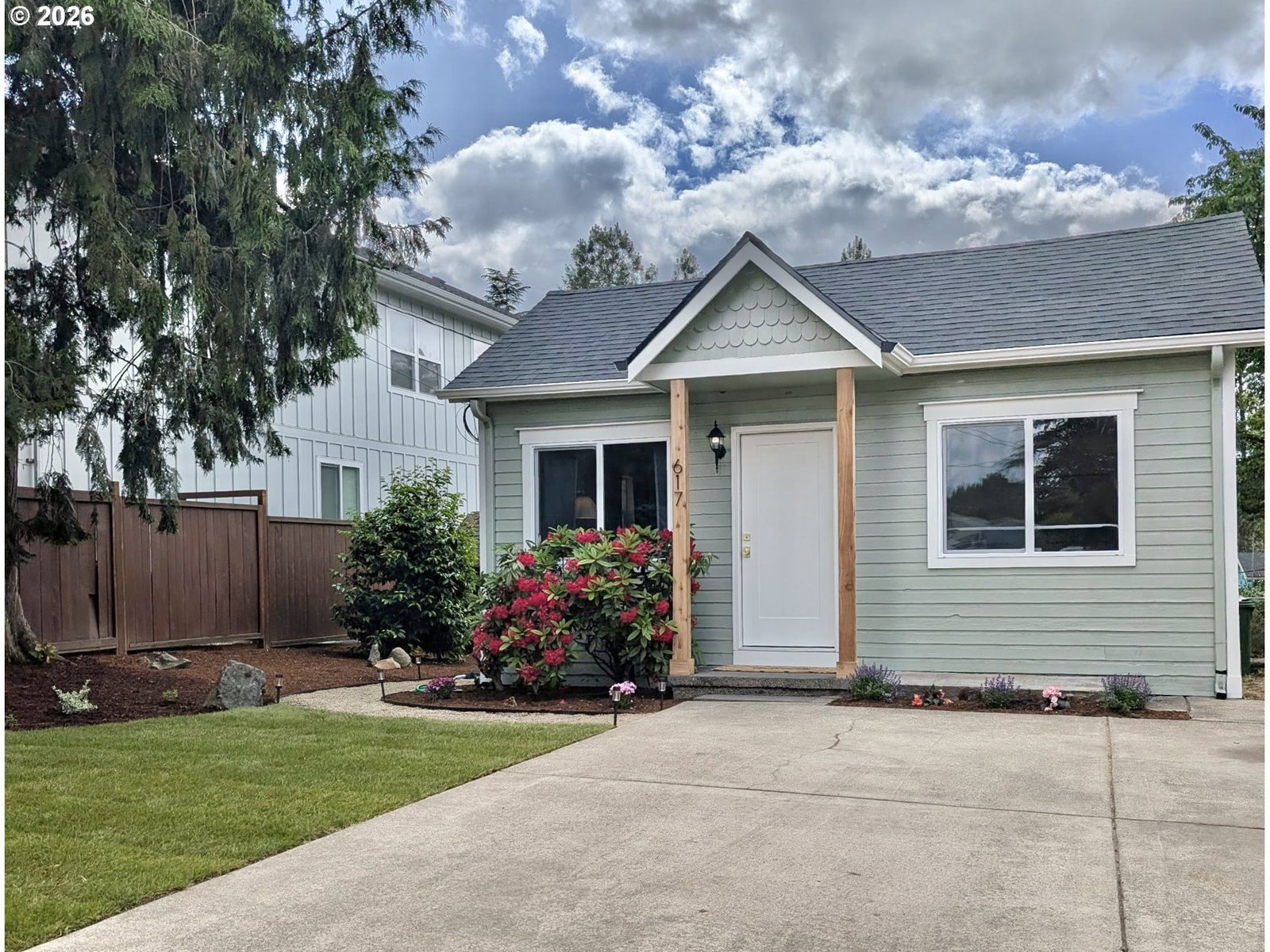 Listing photo 1 of 6