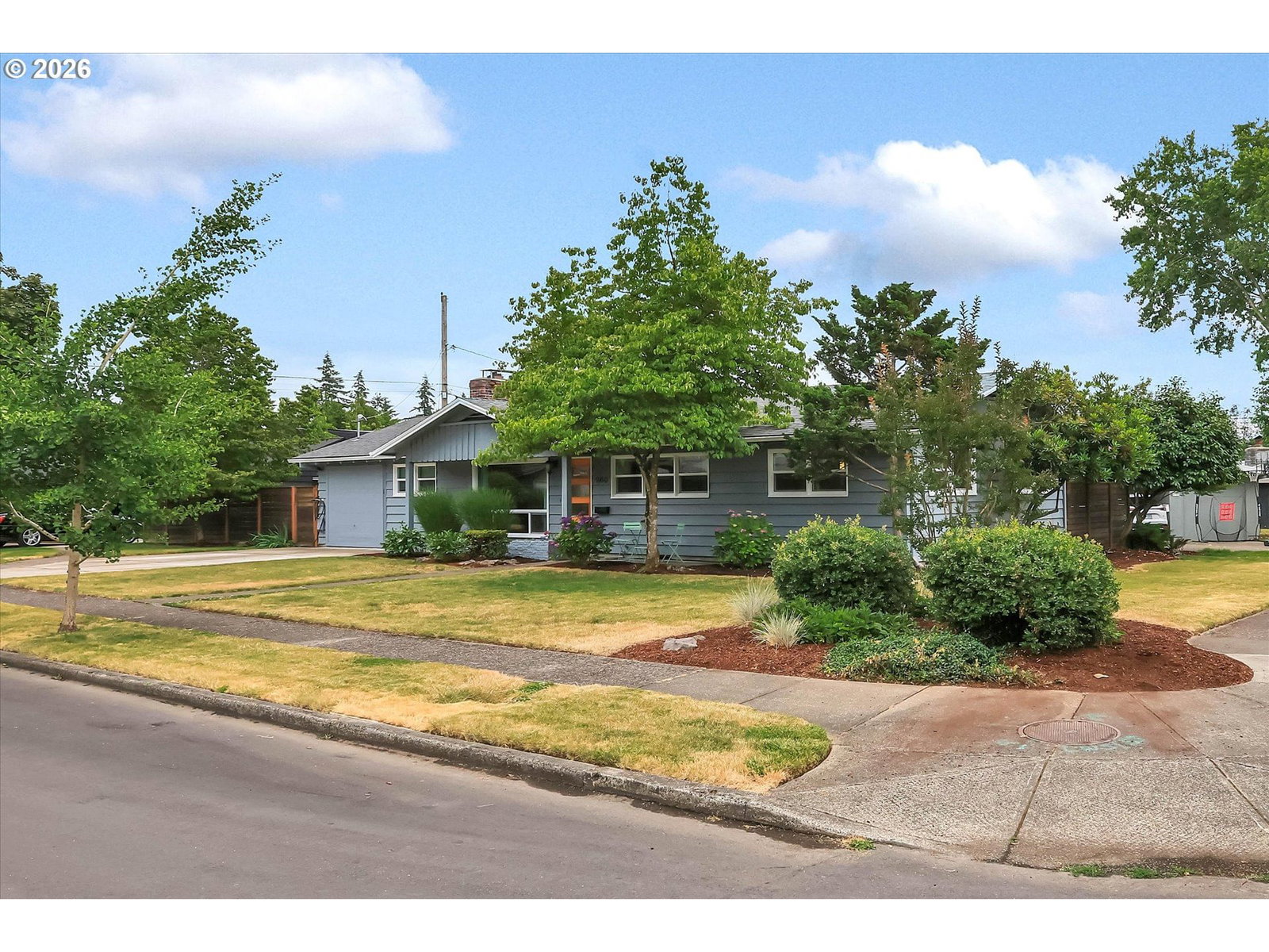 Listing photo 1 of 6