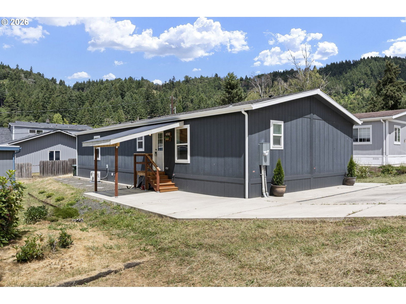 Listing photo 1 of 6