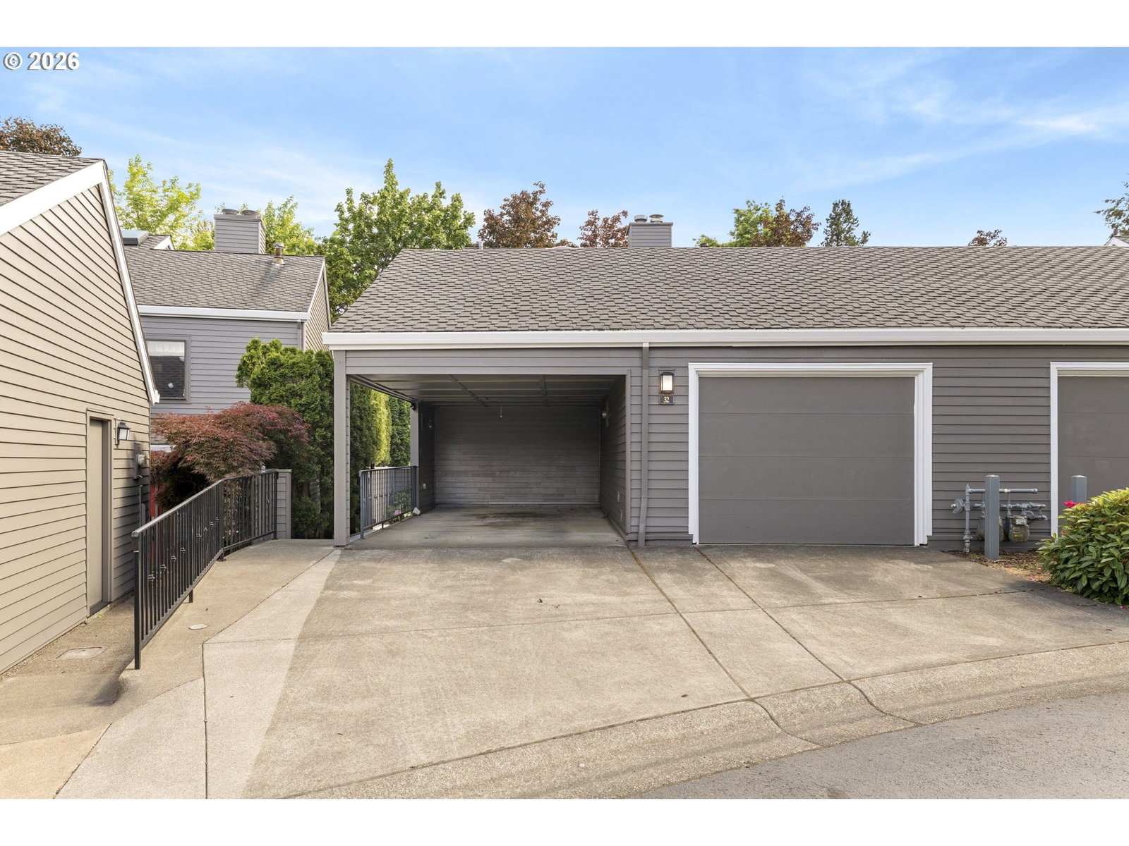 Listing photo 1 of 6