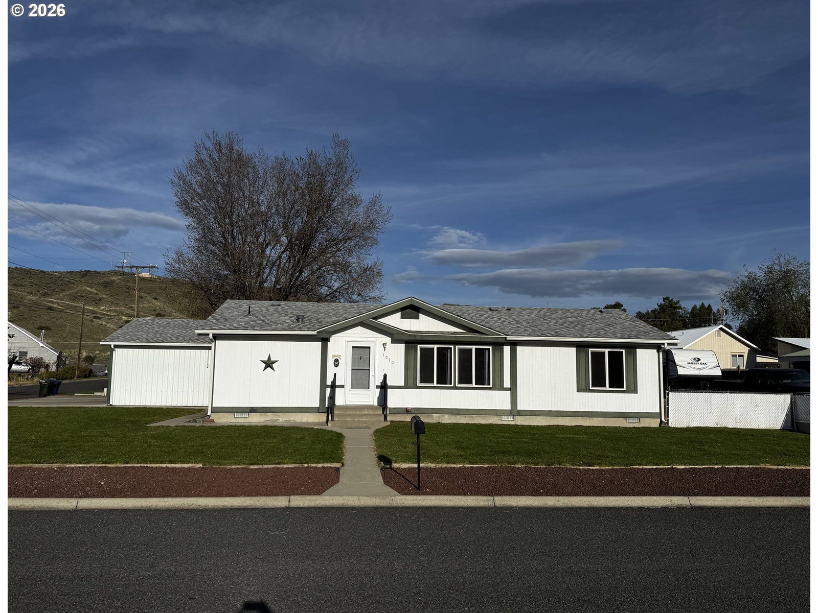 Primary listing photo, 1070 GROVE ST, Baker City, OR, 97814