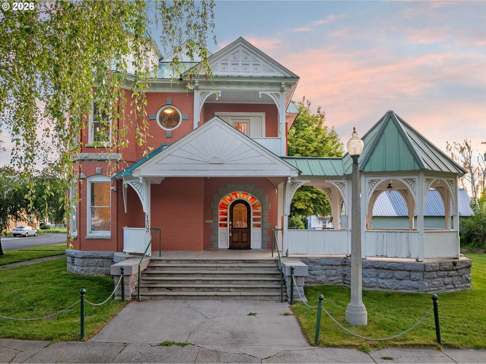 Listing photo 1 of 6
