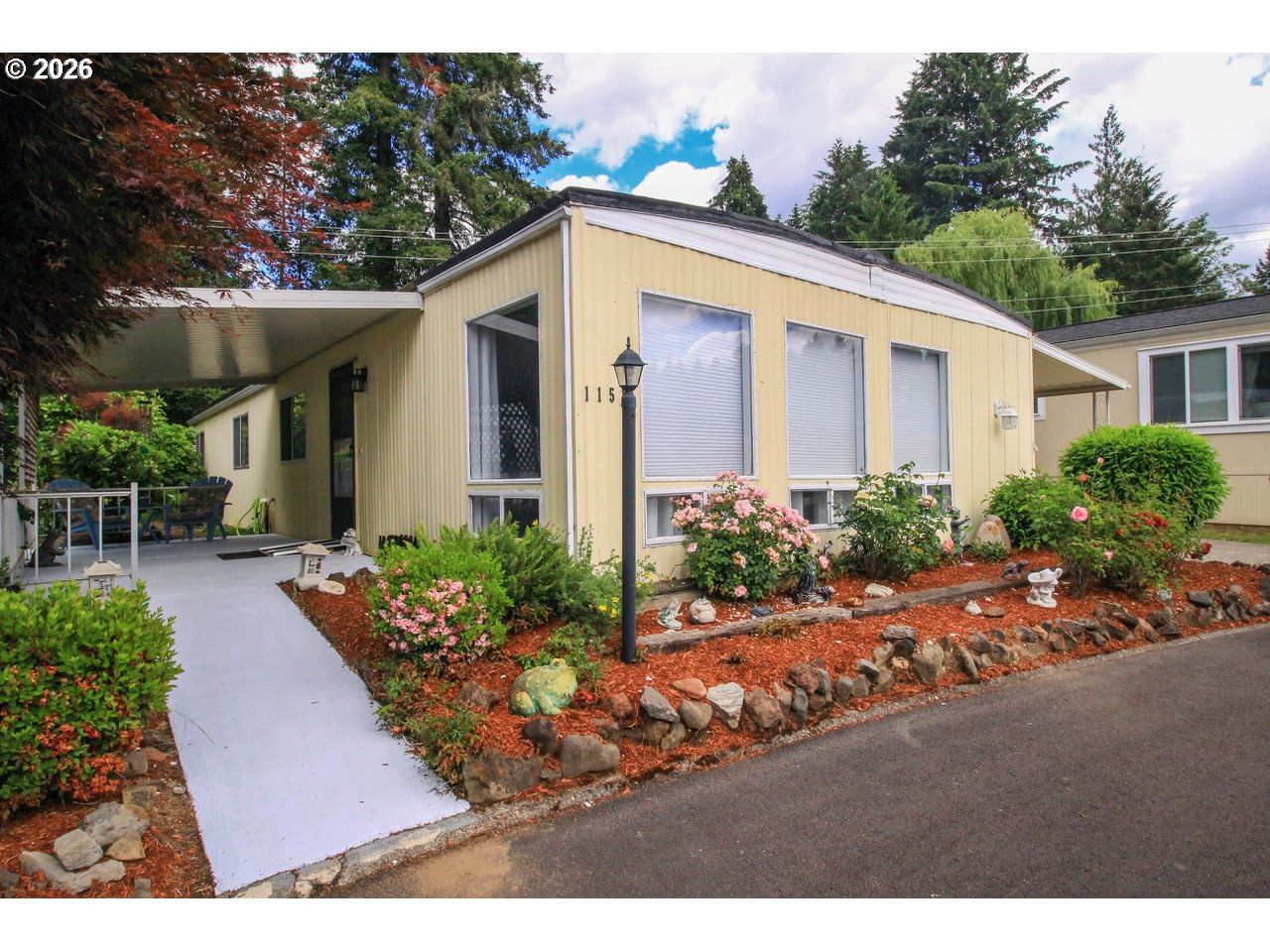 Listing photo 1 of 6
