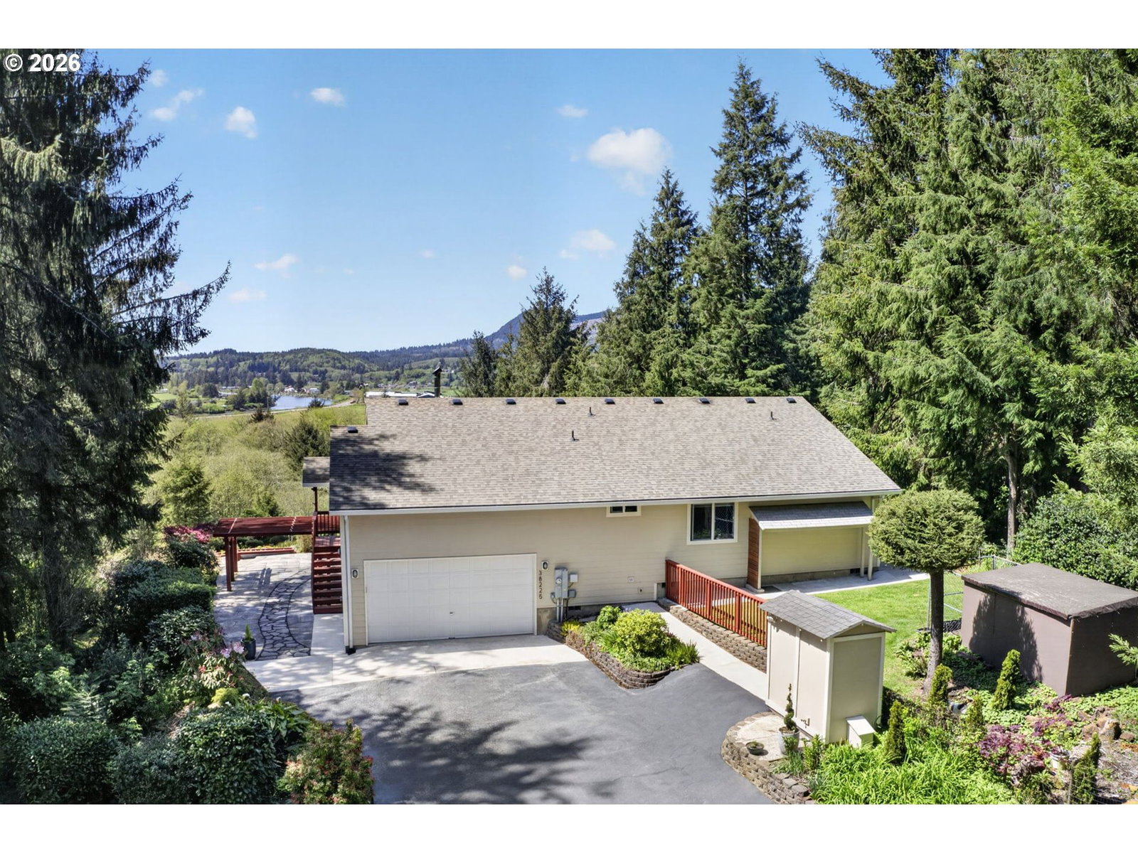 Listing photo 1 of 6