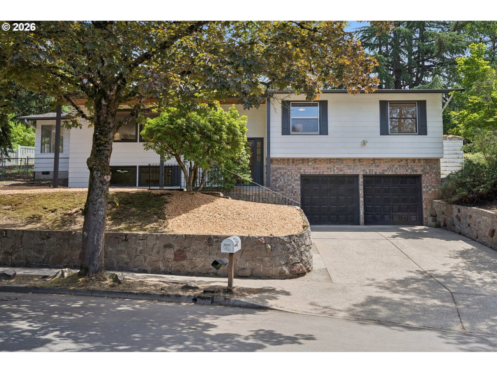 Listing photo 1 of 6