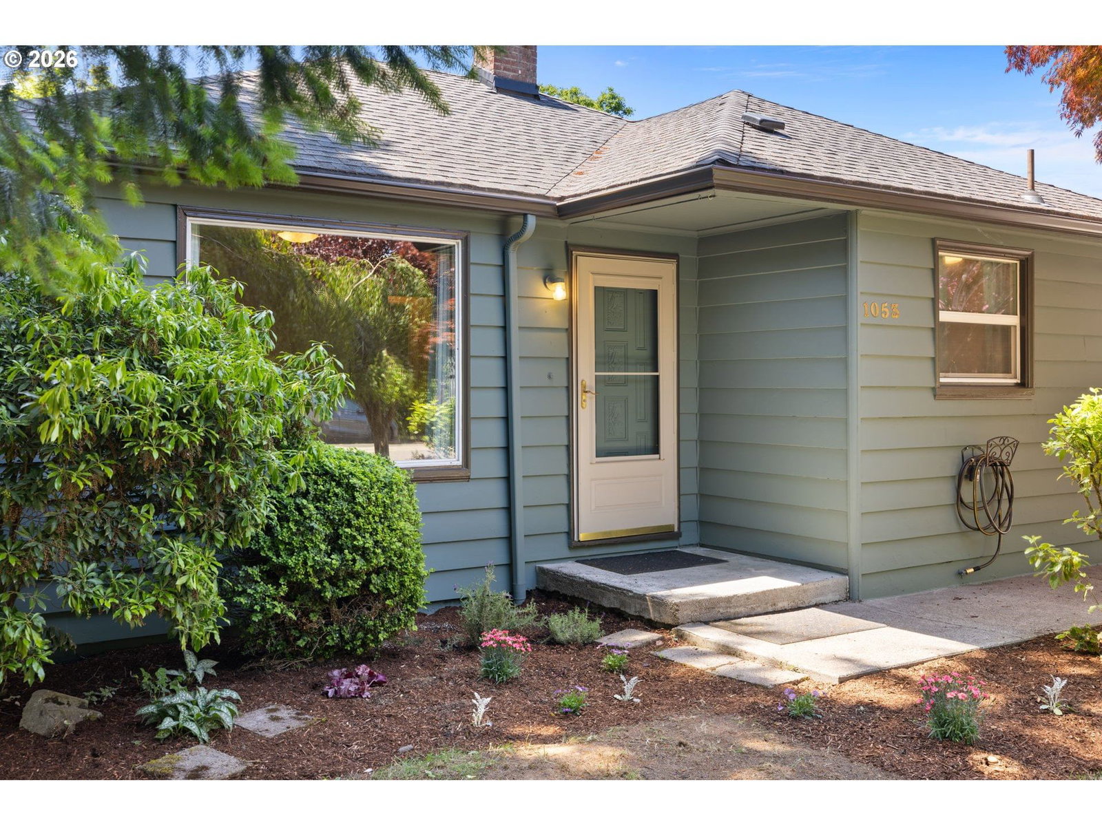 Listing photo 1 of 6