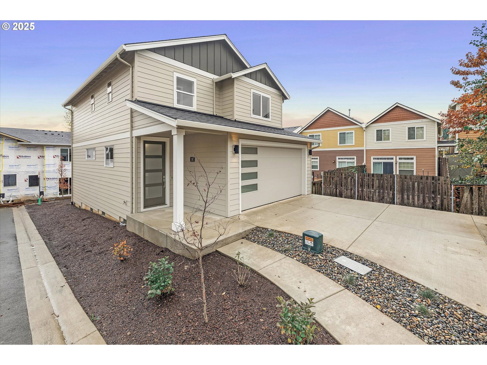 181 NW Mawrcrest AVE