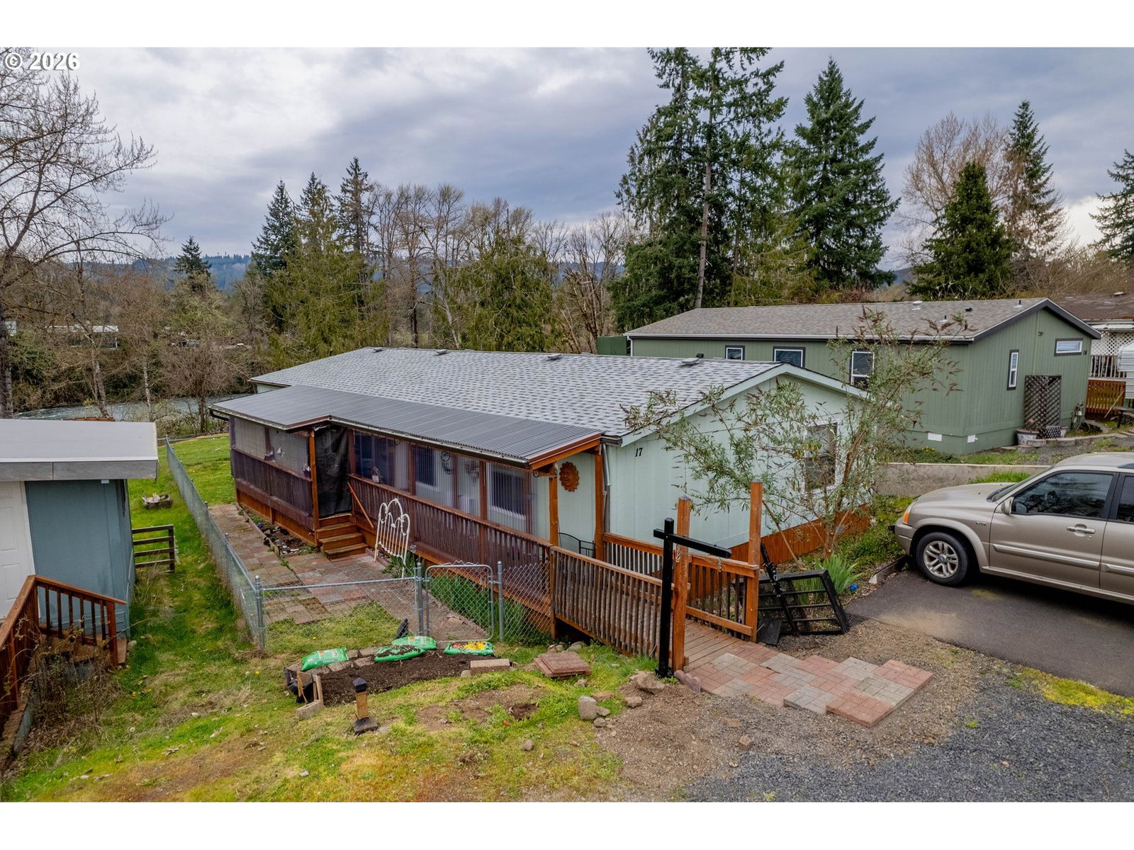 Listing photo 1 of 6