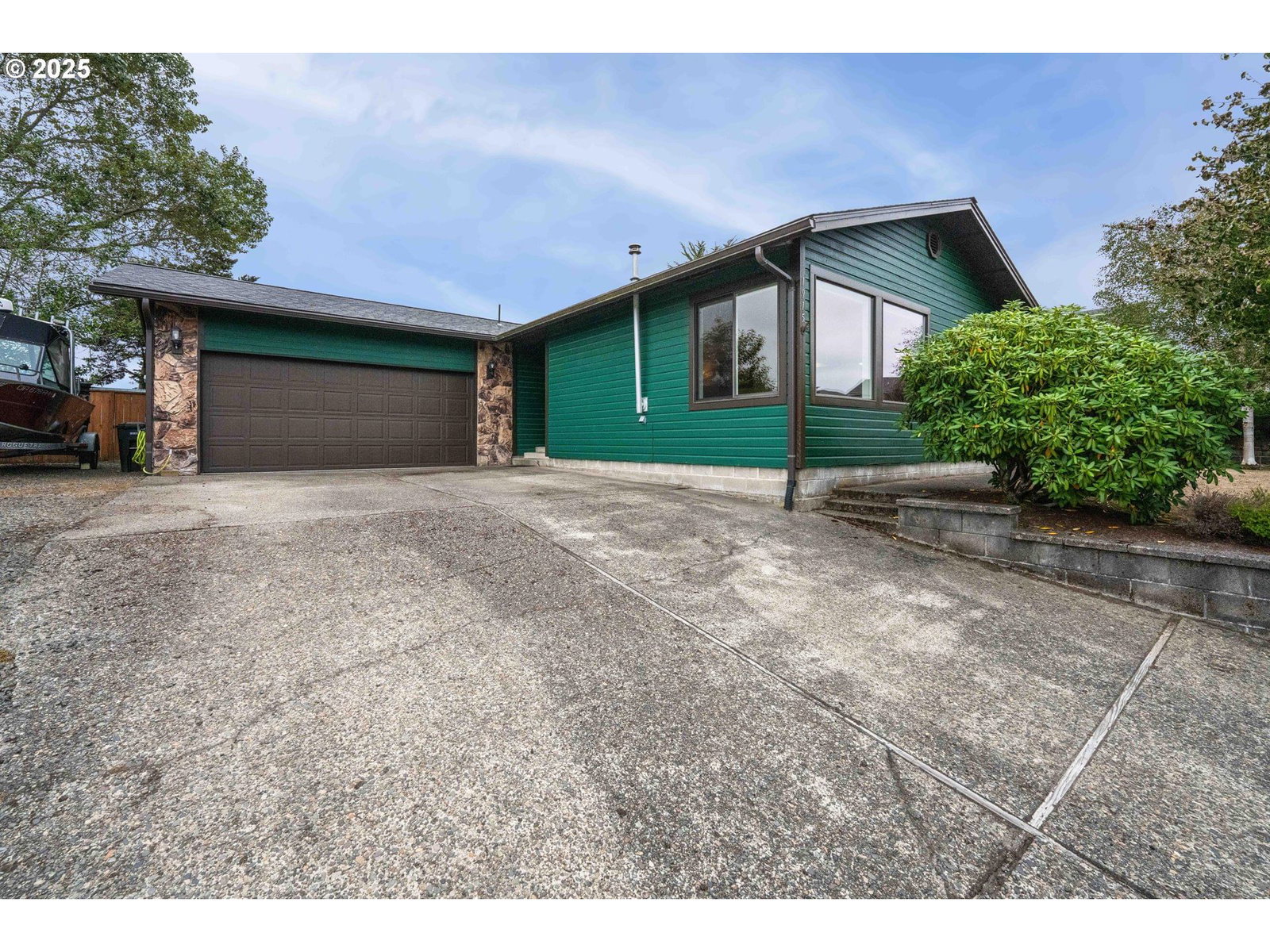Primary listing photo, 1915 ARTHUR ST, North Bend, OR, 97459