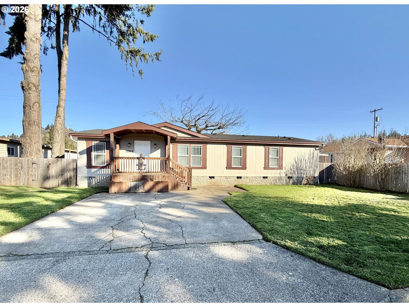 Primary listing photo, 1863 INLAND WAY, Springfield, OR, 97477