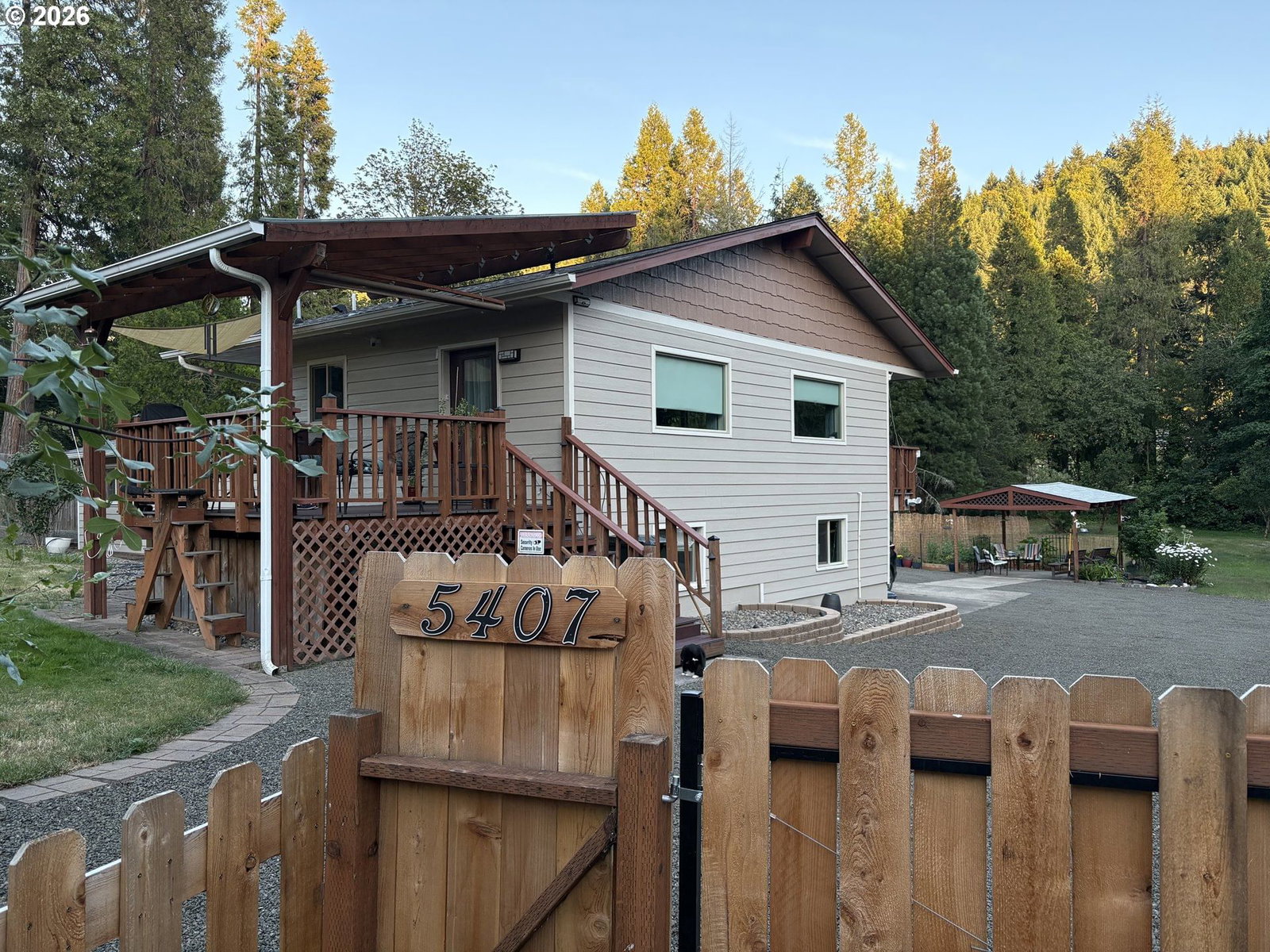 Listing photo 1 of 6
