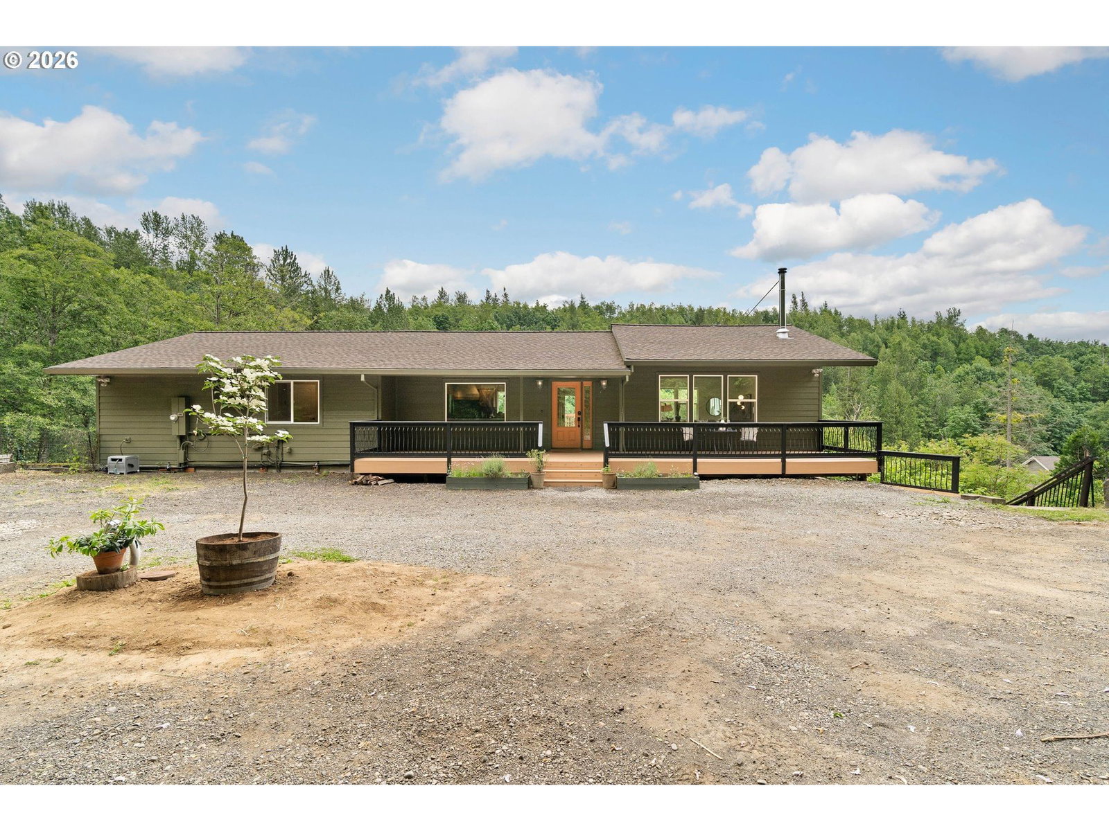 Listing photo 1 of 6