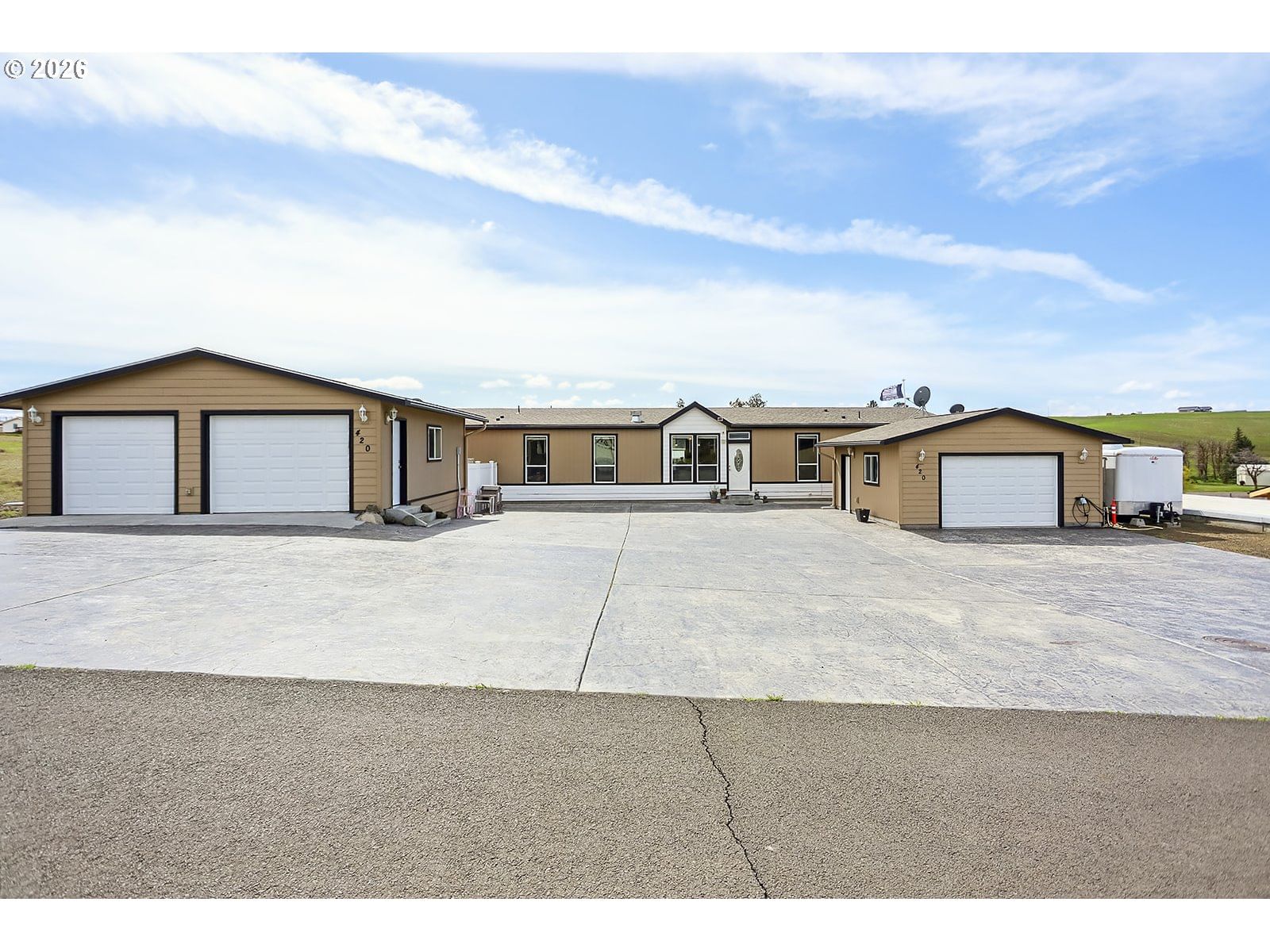 Listing photo 1 of 6