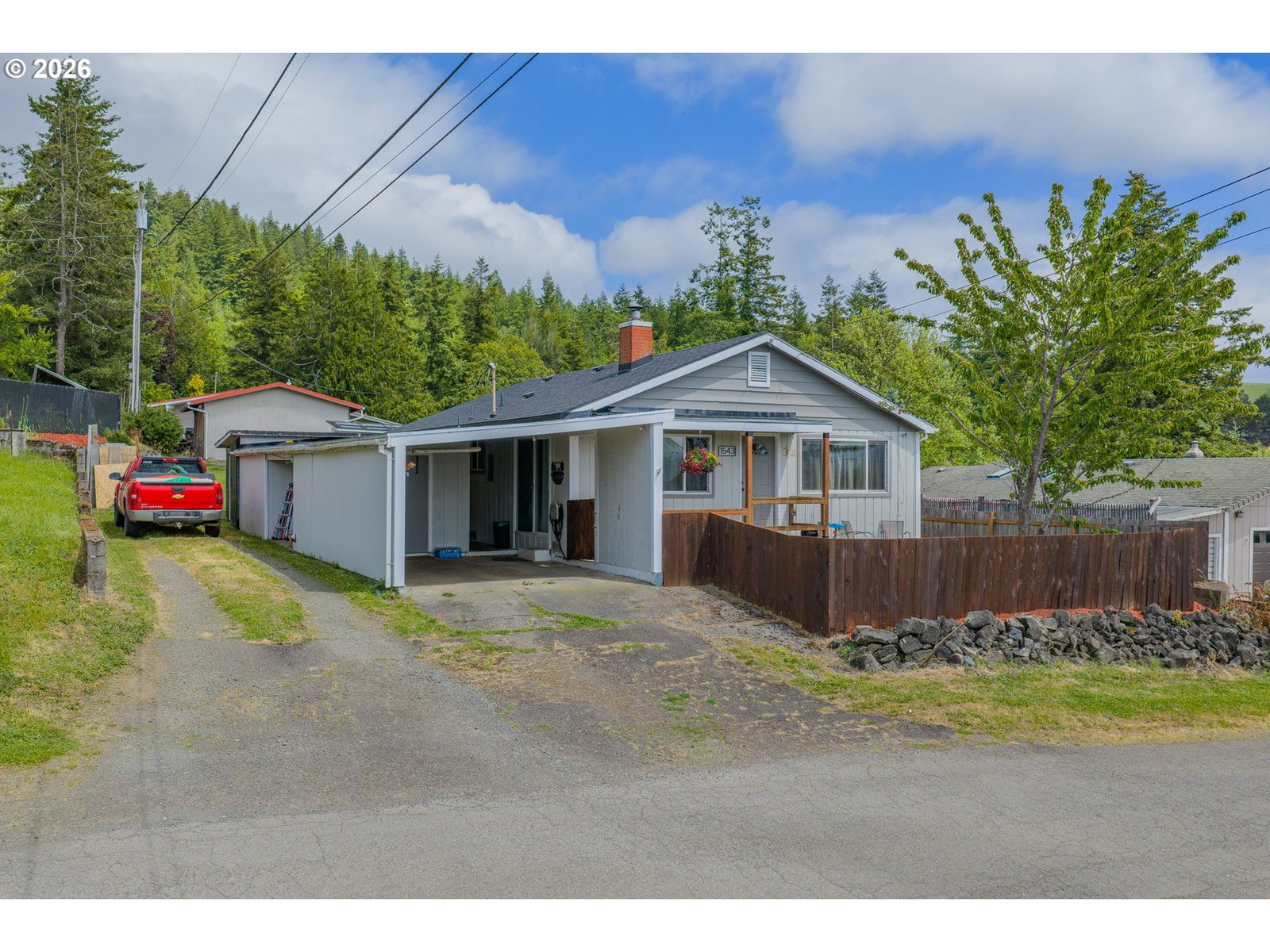 Listing photo 1 of 6