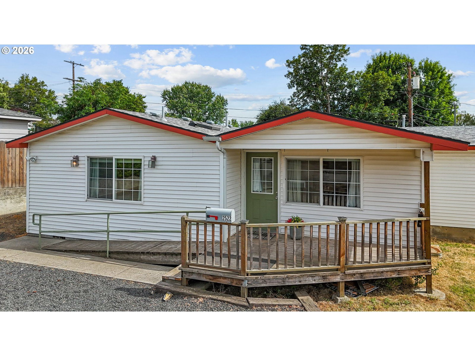 Listing photo 1 of 6